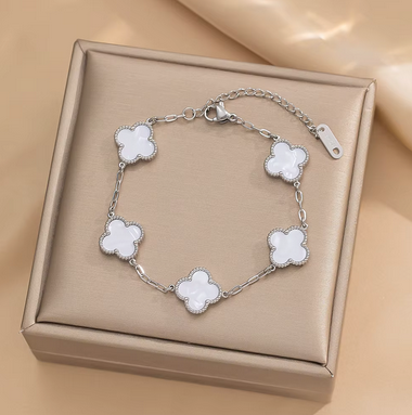 JQ004 | Conjunto en acero inoxidable tréboles de 4 hojas y esmaltado blanco