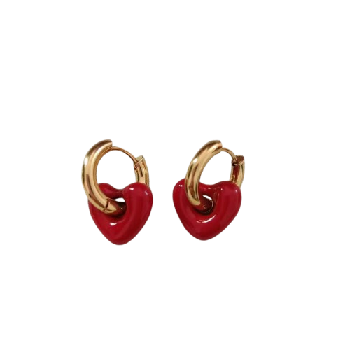 AD033 | Aros en acero dorado con corazón en resina roja
