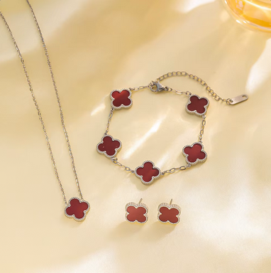 JQ006 | Conjunto en acero inoxidable tréboles de 4 hojas y esmaltado rojo vino