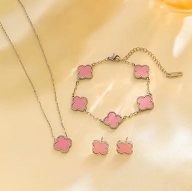JQ007 | Conjunto en acero inoxidable tréboles de 4 hojas y esmaltado rosado