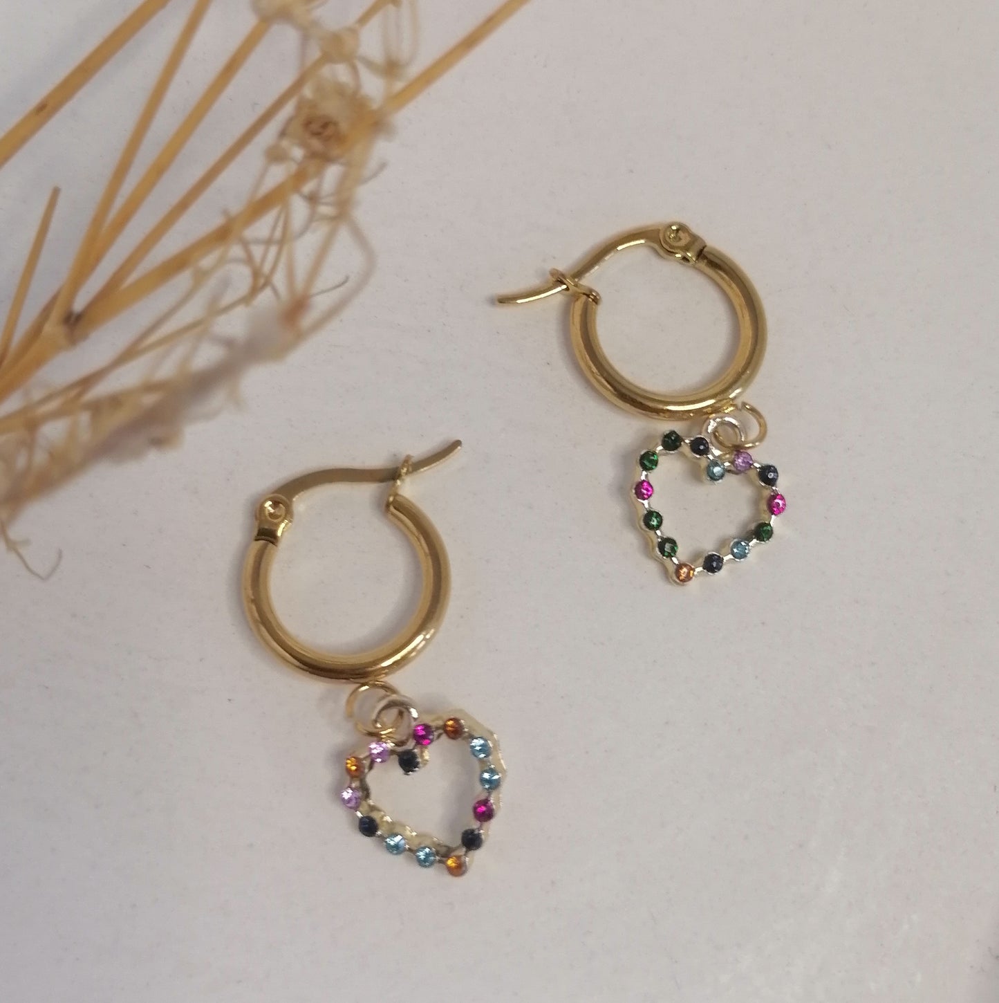AD026 | Aros acero dorado corazón con strass