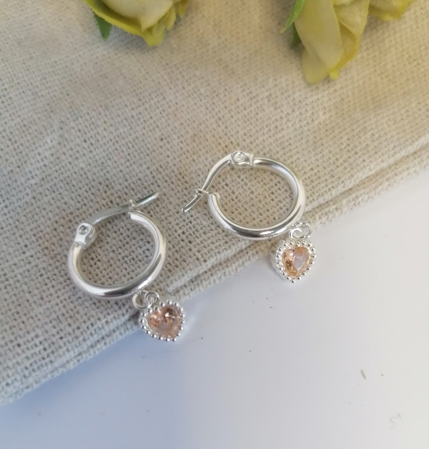 AQ034 | Aros corazón con circonia en acero blanco