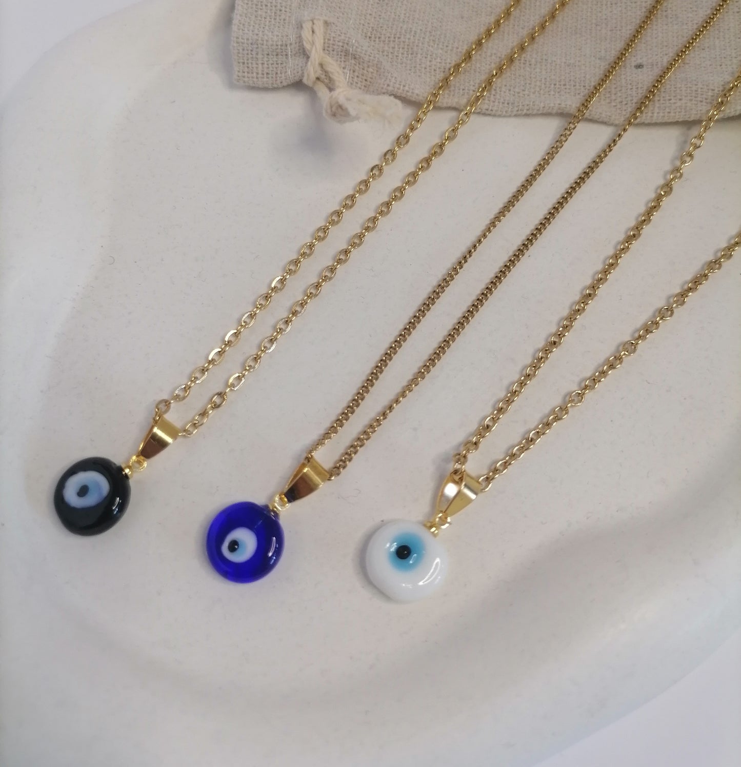 CD011 | Collar en acero dorado amuleto ojo protector