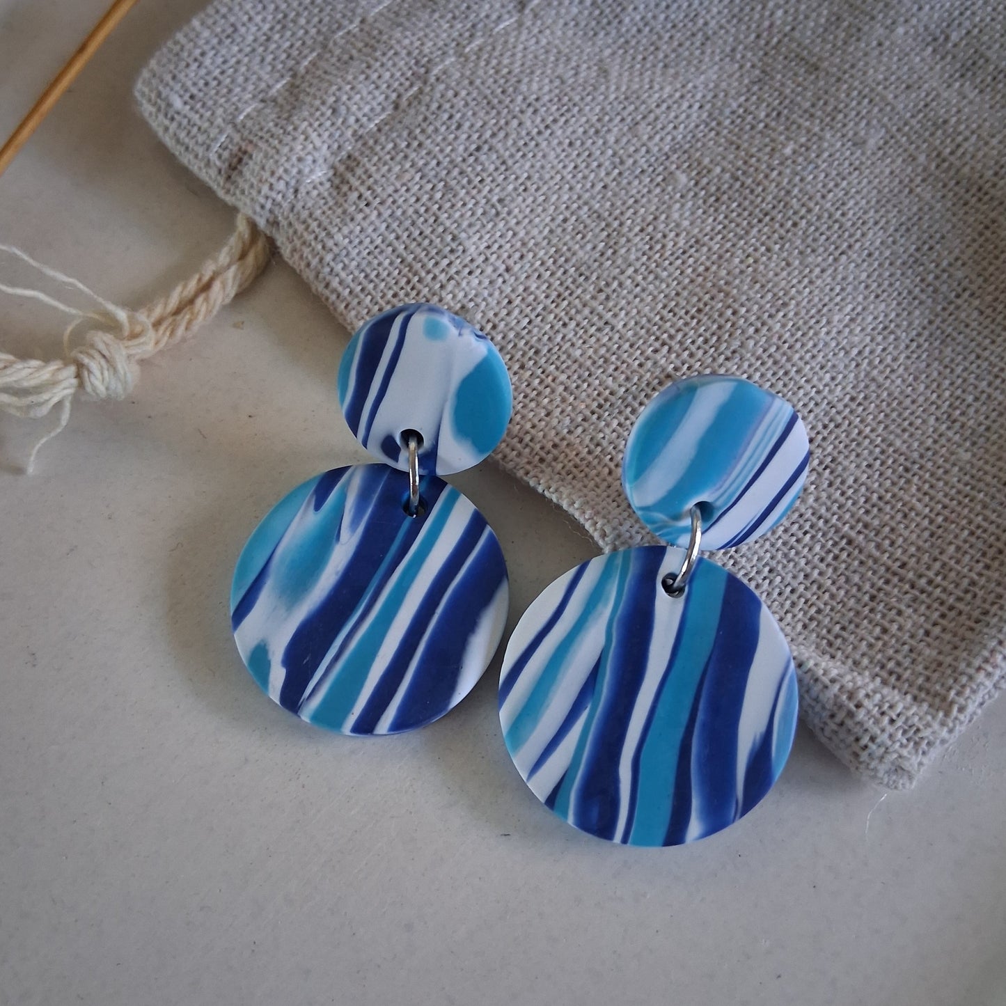 CL013 | Caravanas Acqua - Azul marino, turquesa y blanco