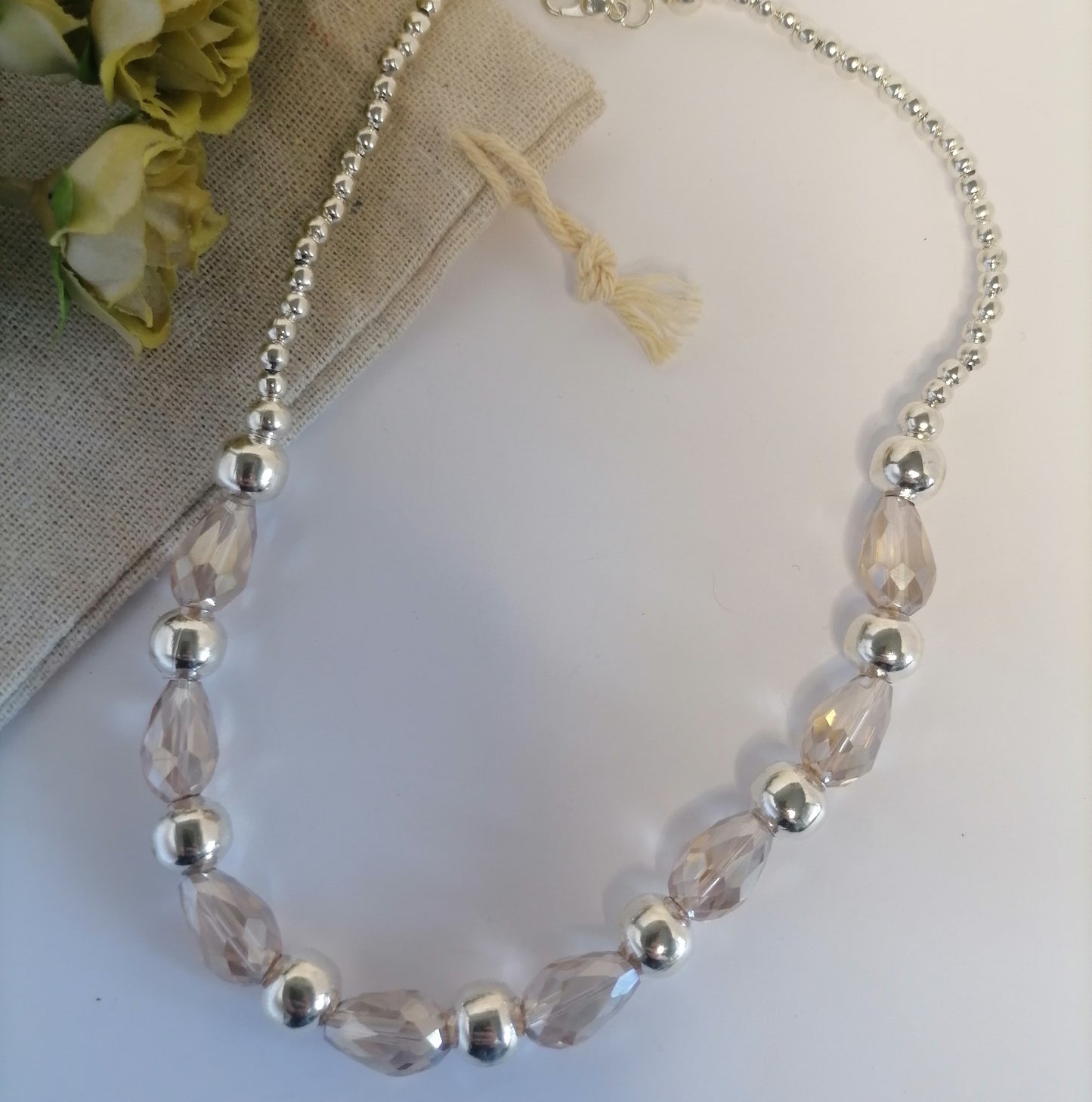 CQ023 | Collar de cuentas ámbar brillante en acero blanco
