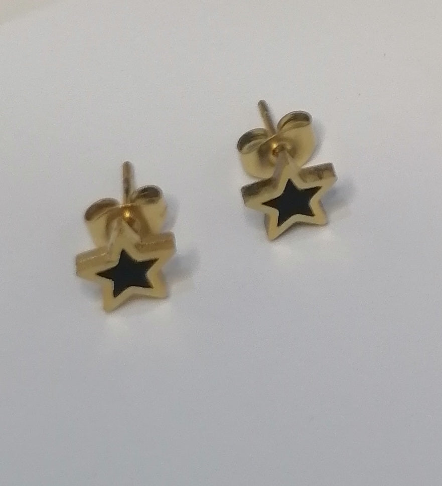 ED002 | Caravanas en acero dorado y esmaltado negro estrellitas