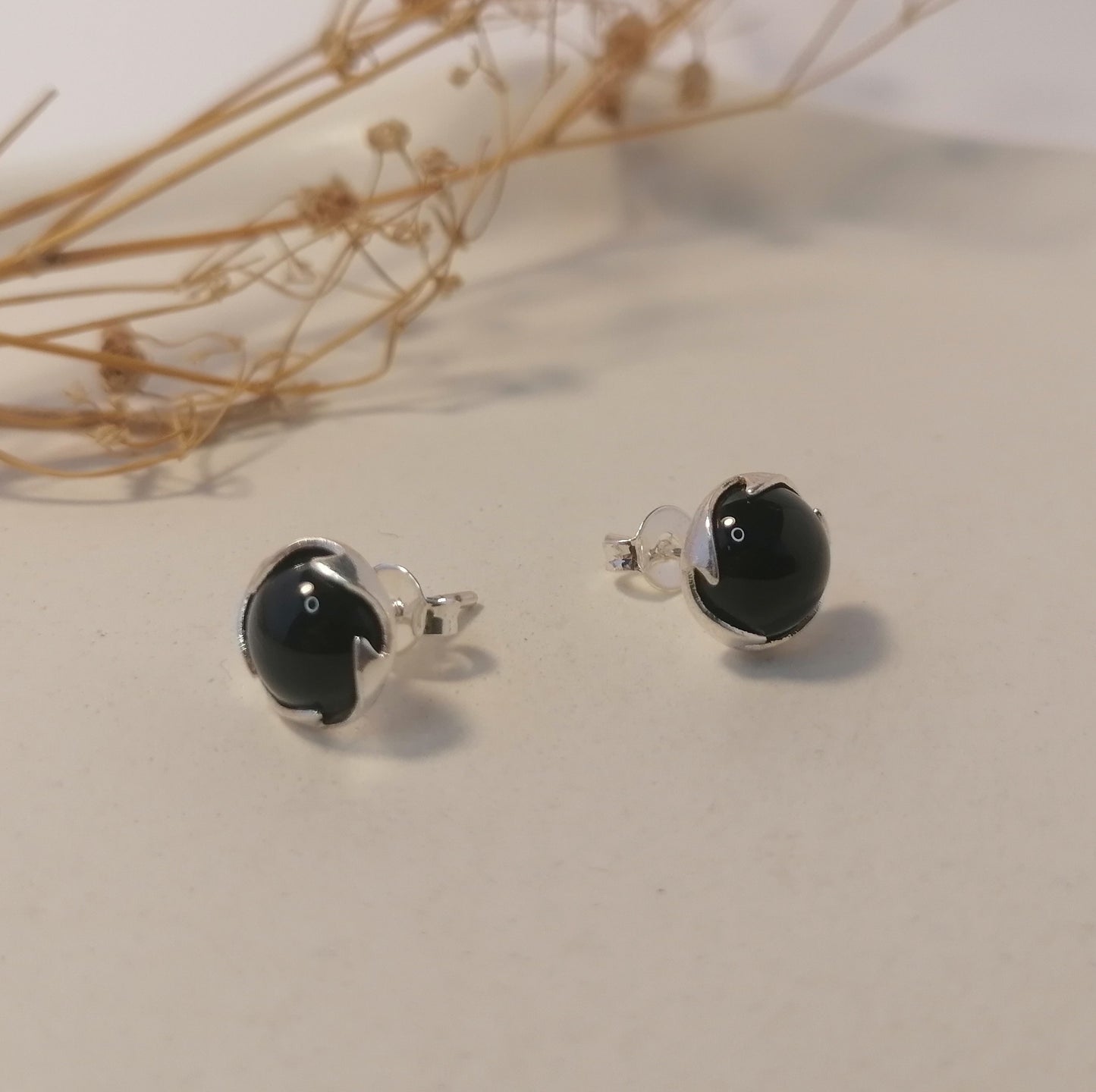 EQ012 | Caravanas enchapadas en plata con piedras naturales