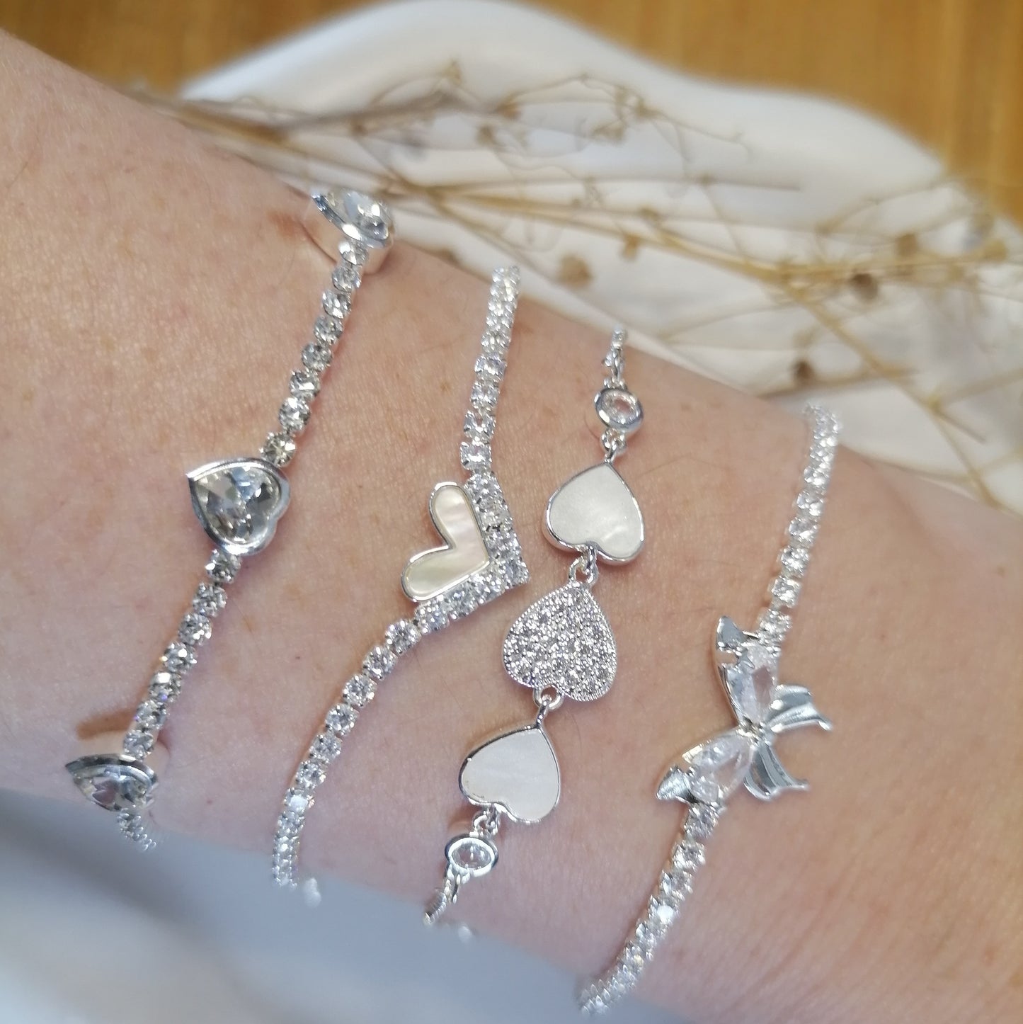 PQ037 | Pulsera ajustable en acero blanco tres corazones