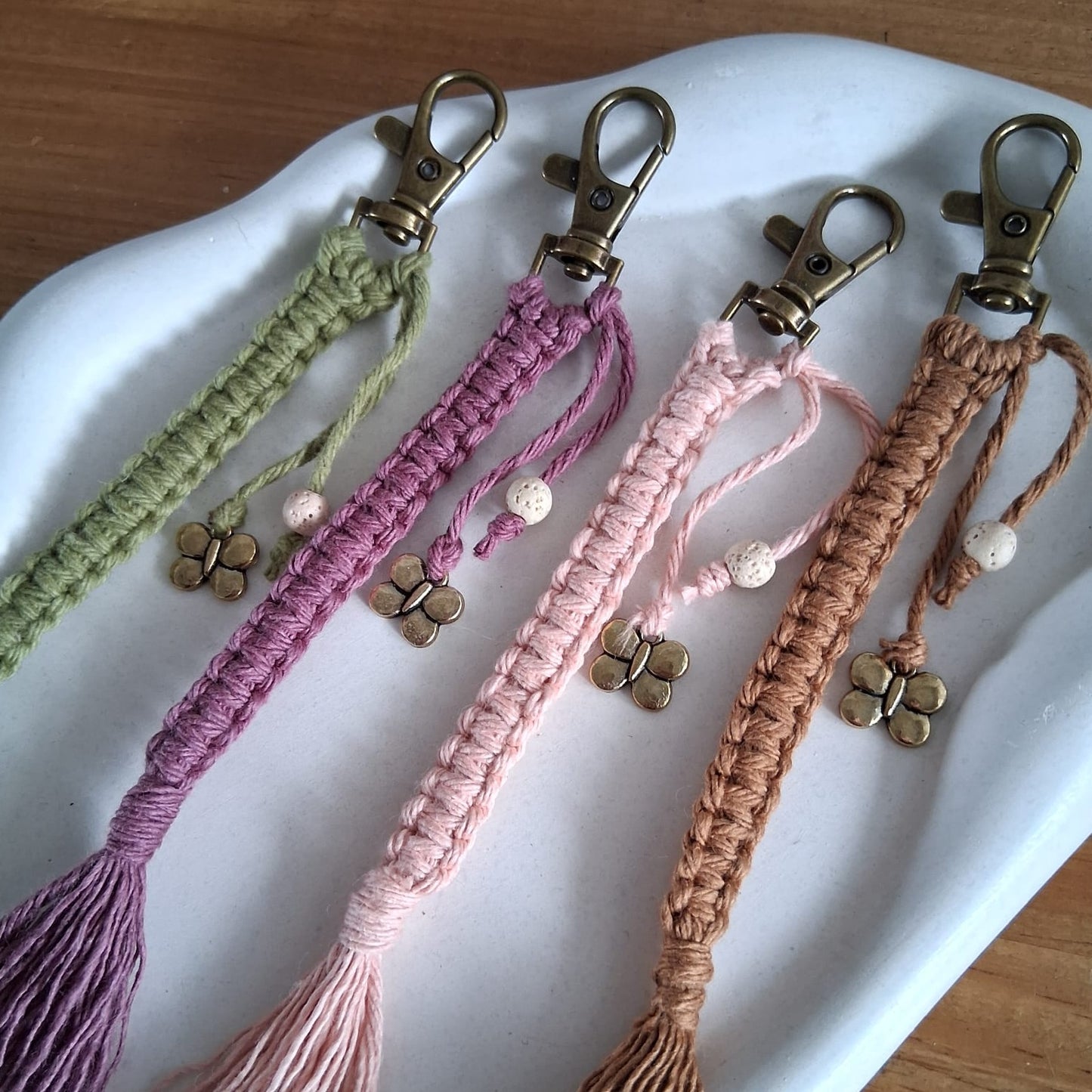 LA003 | Llavero en macramé con mariposa