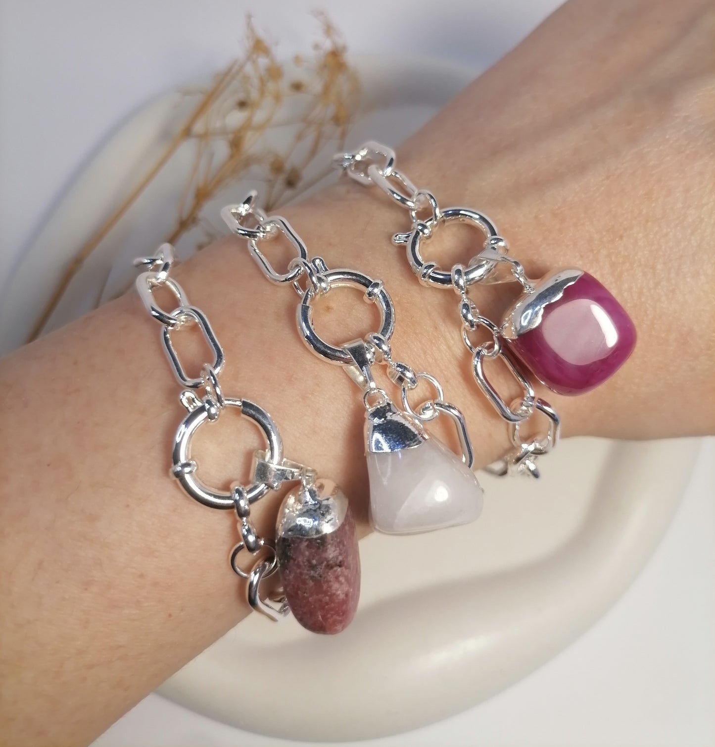 PQ014 | Pulsera en acero blanco con dije piedra natural