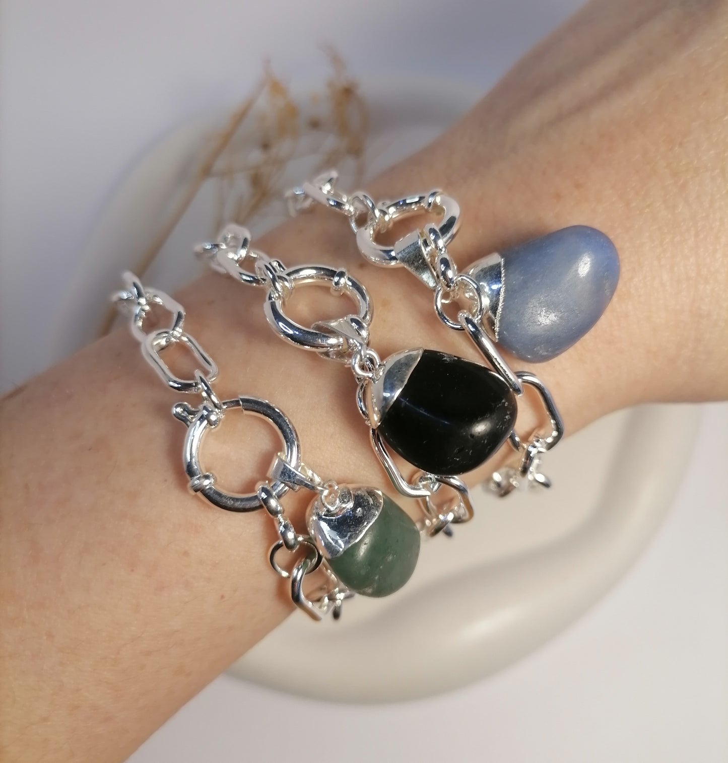 PQ014 | Pulsera en acero blanco con dije piedra natural