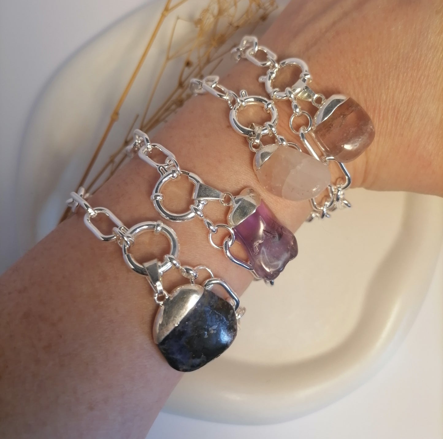 PQ014 | Pulsera en acero blanco con dije piedra natural