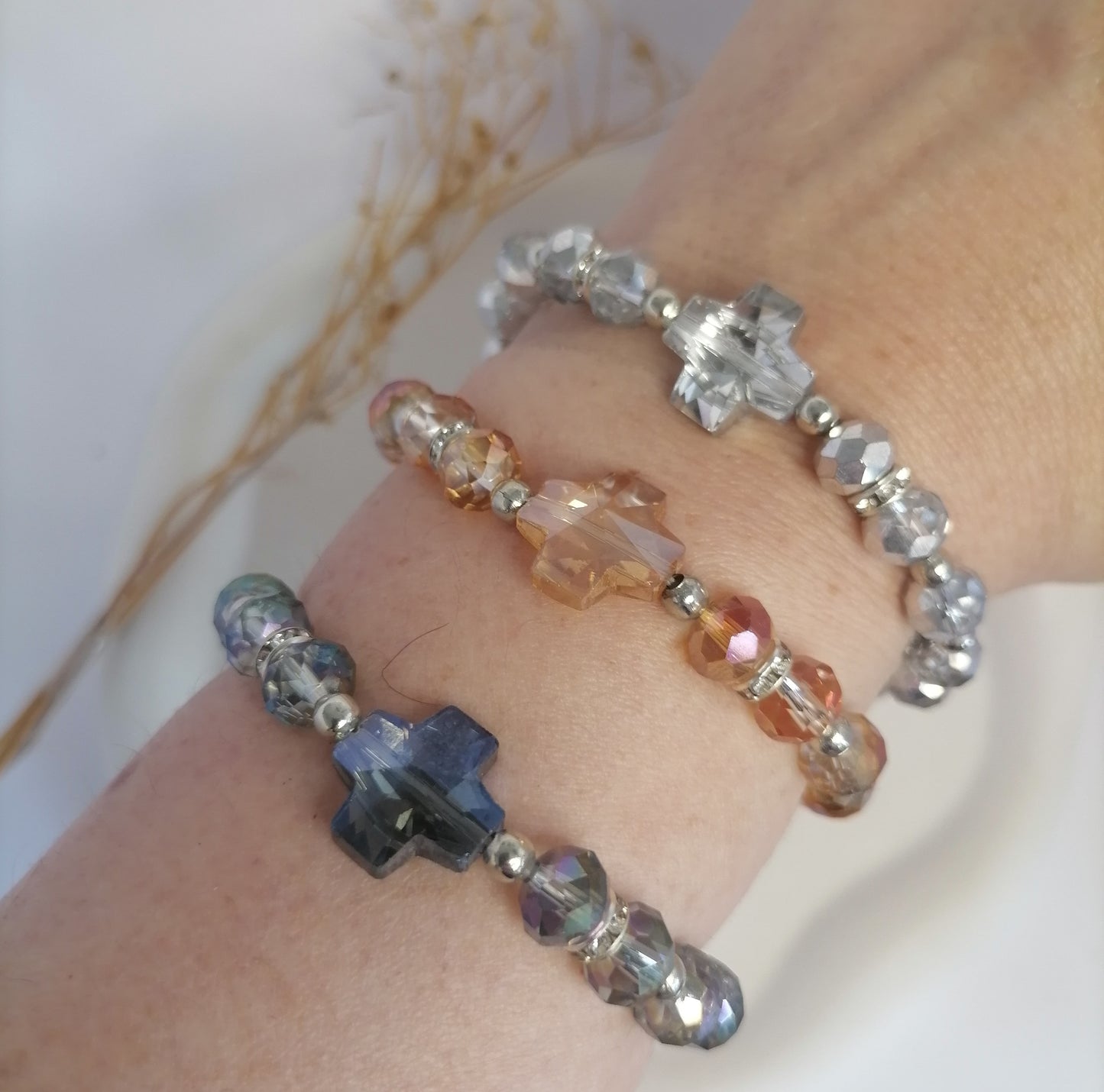 PQ016 | Pulsera plateada cruz de cristal