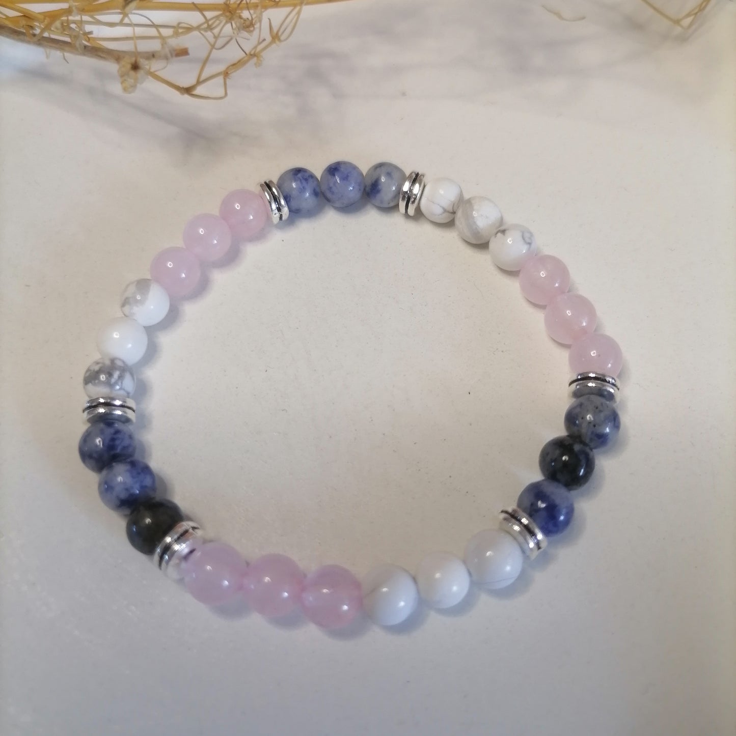 ST005 | Pulsera perlas piedras naturales Howlita / Cuarzo rosa / Sodalita