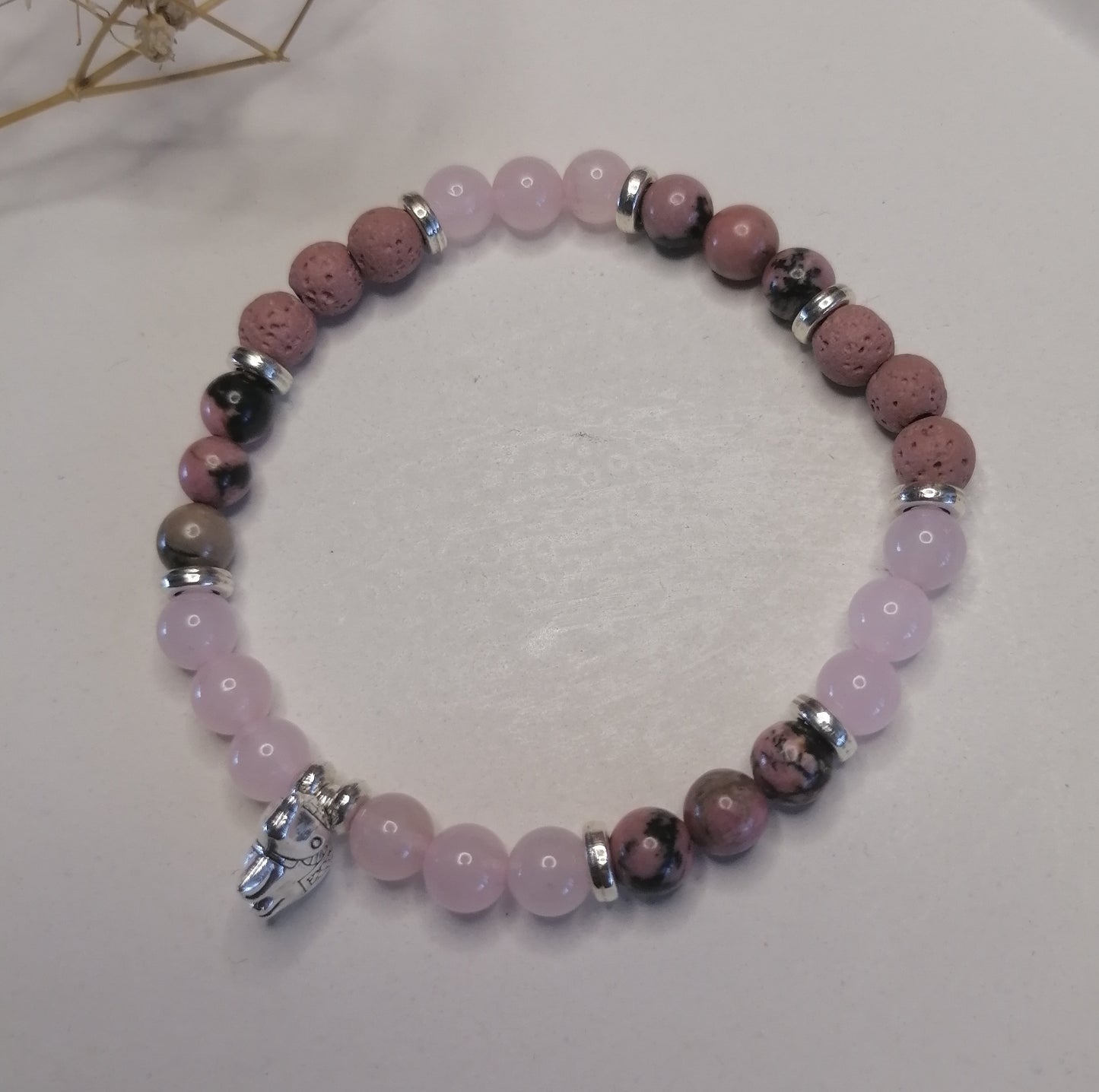 ST011 | Pulsera perlas piedras naturales con dije elefante