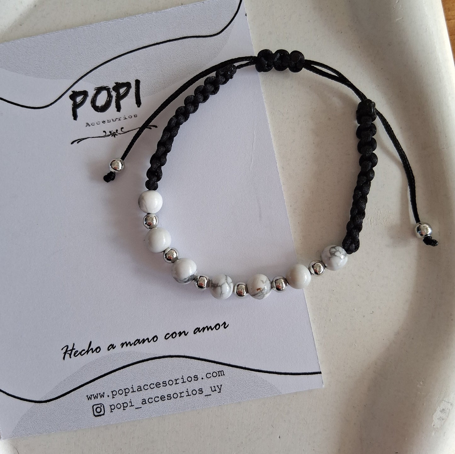 ST038 | Pulsera perlas piedras naturales y macramé