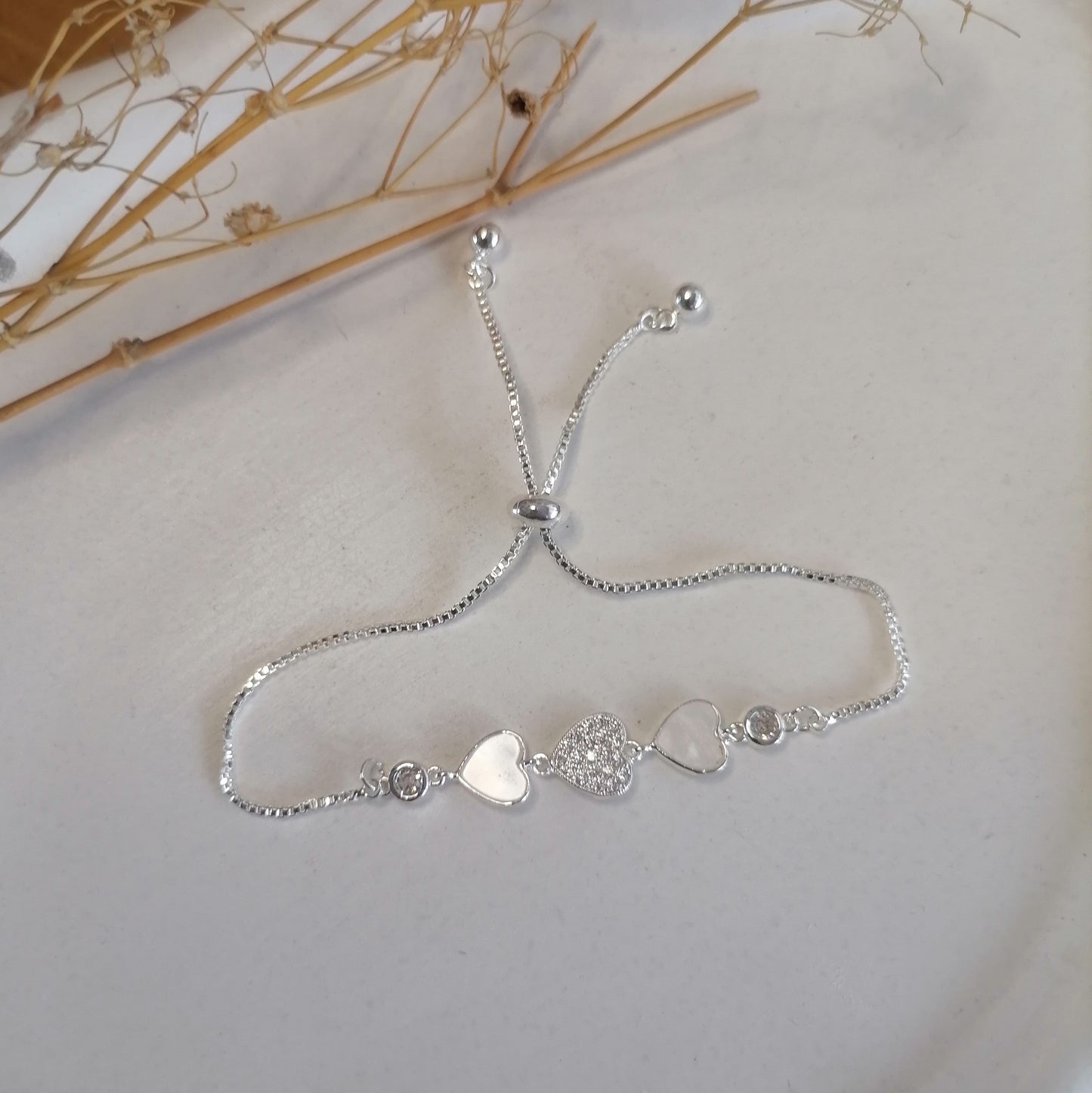 PQ037 | Pulsera ajustable en acero blanco tres corazones