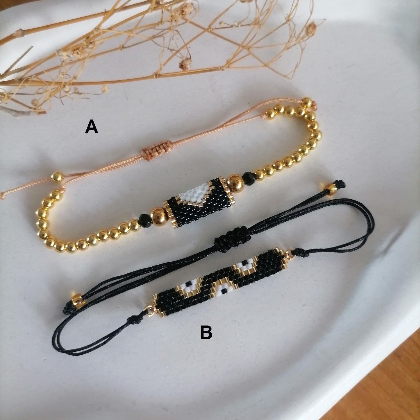 PT001 | Pulsera tejida regulable de canutillos