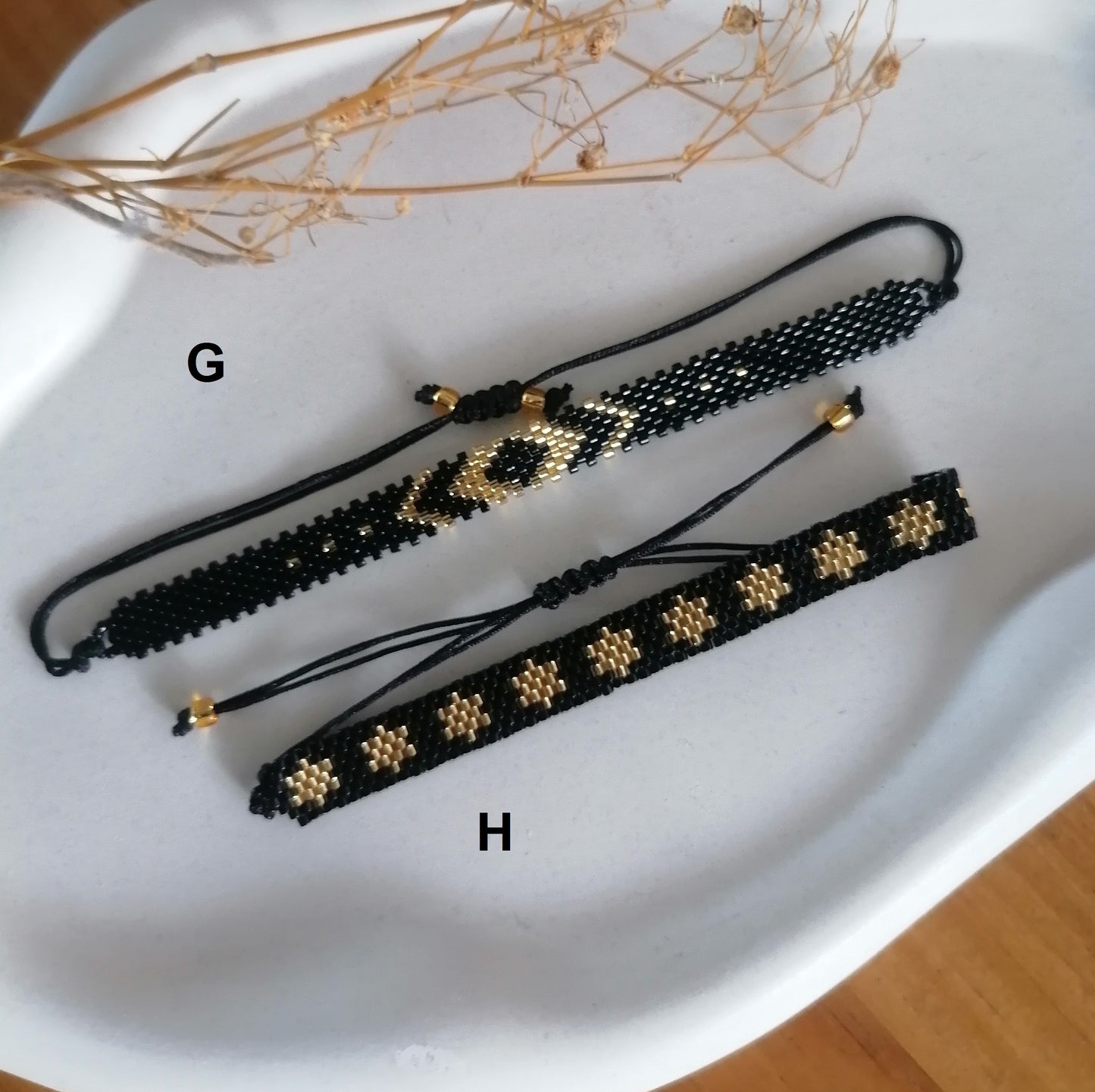 PT004 | Pulsera tejida regulable de canutillos