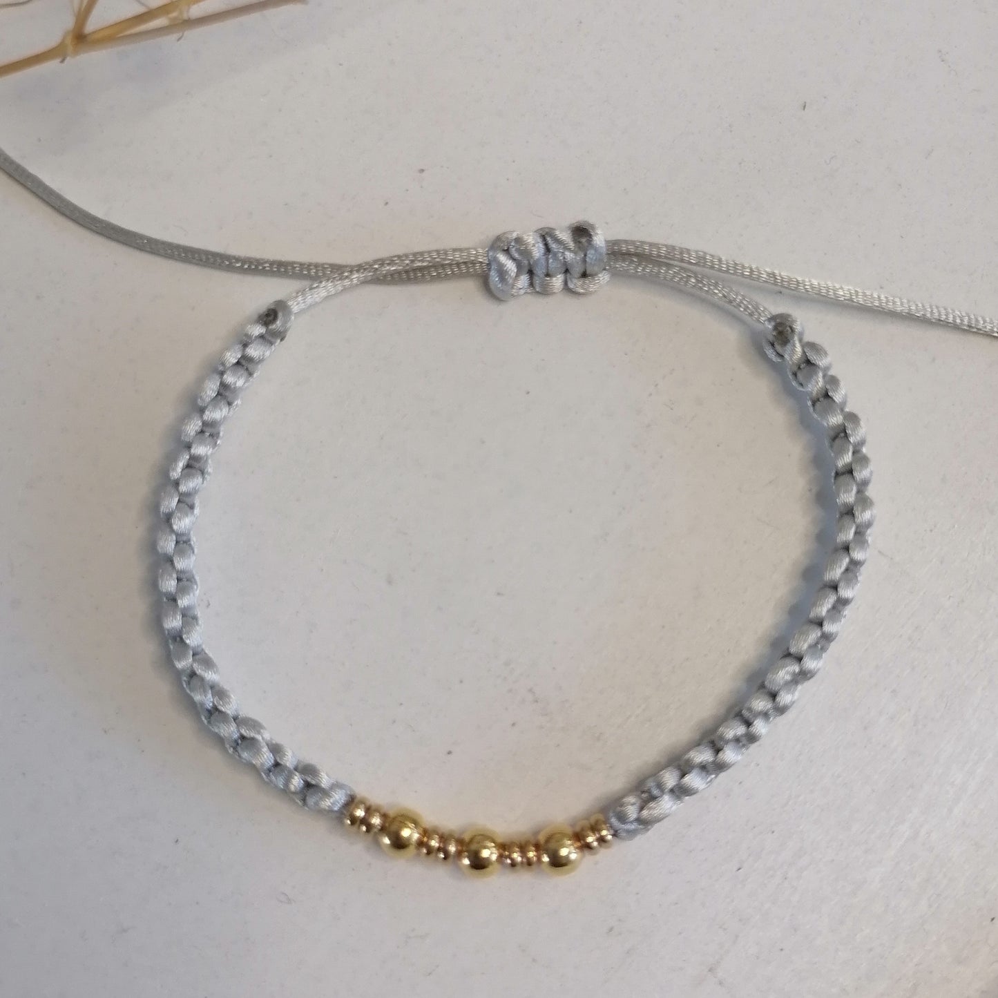 PT005 | Pulsera tejida regulable con separadores en acero dorado