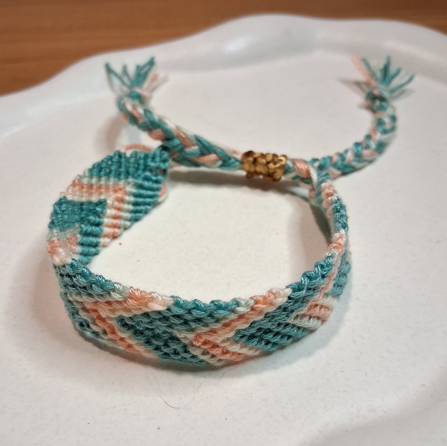 PT029 | Brazalete tejido ajustable en hilo de algodón diseño Chevron