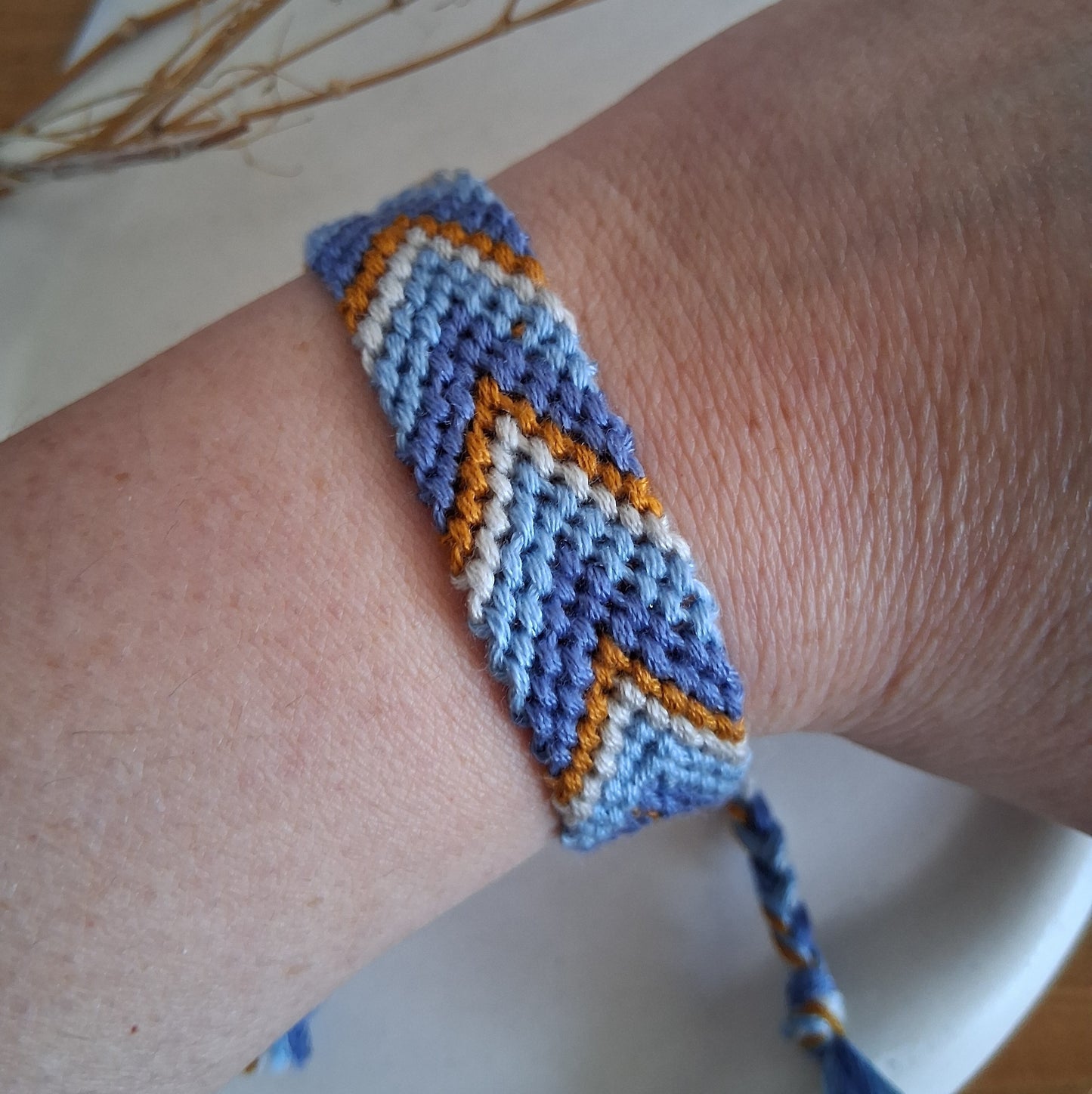 PT033 | Brazalete tejido ajustable en hilo de algodón diseño Chevron