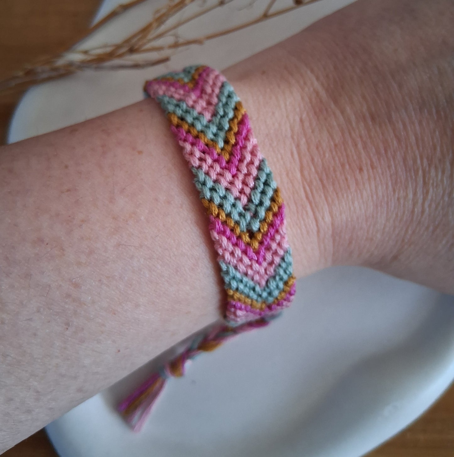 PT033 | Brazalete tejido ajustable en hilo de algodón diseño Chevron