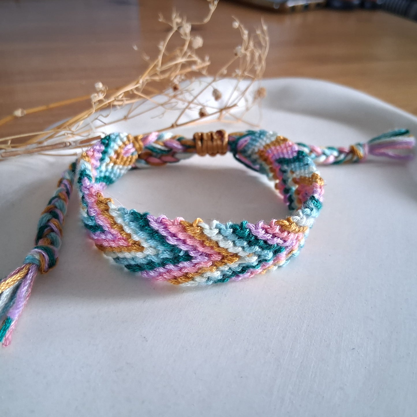 PT034 | Brazalete multicolor tejido ajustable en hilo de algodón diseño Chevron