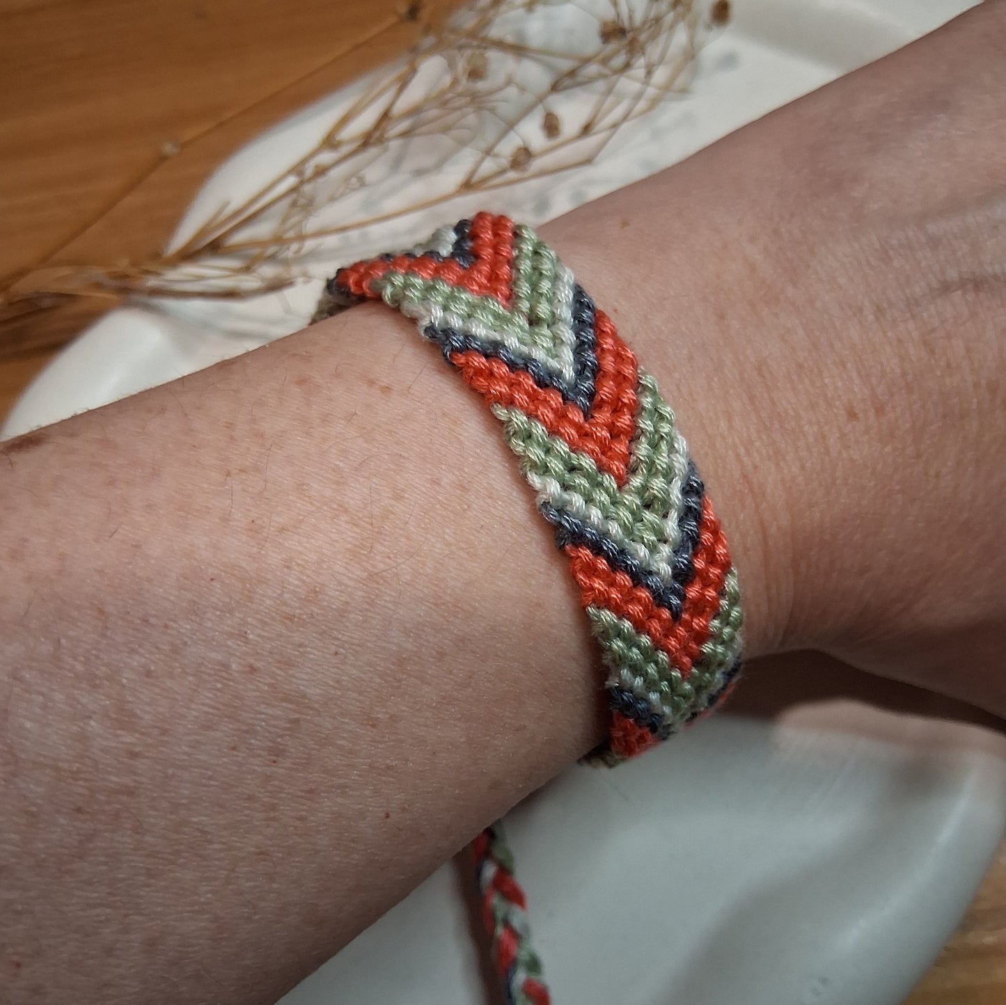 PT042 | Brazalete tejido ajustable en hilo de algodón diseño Chevron