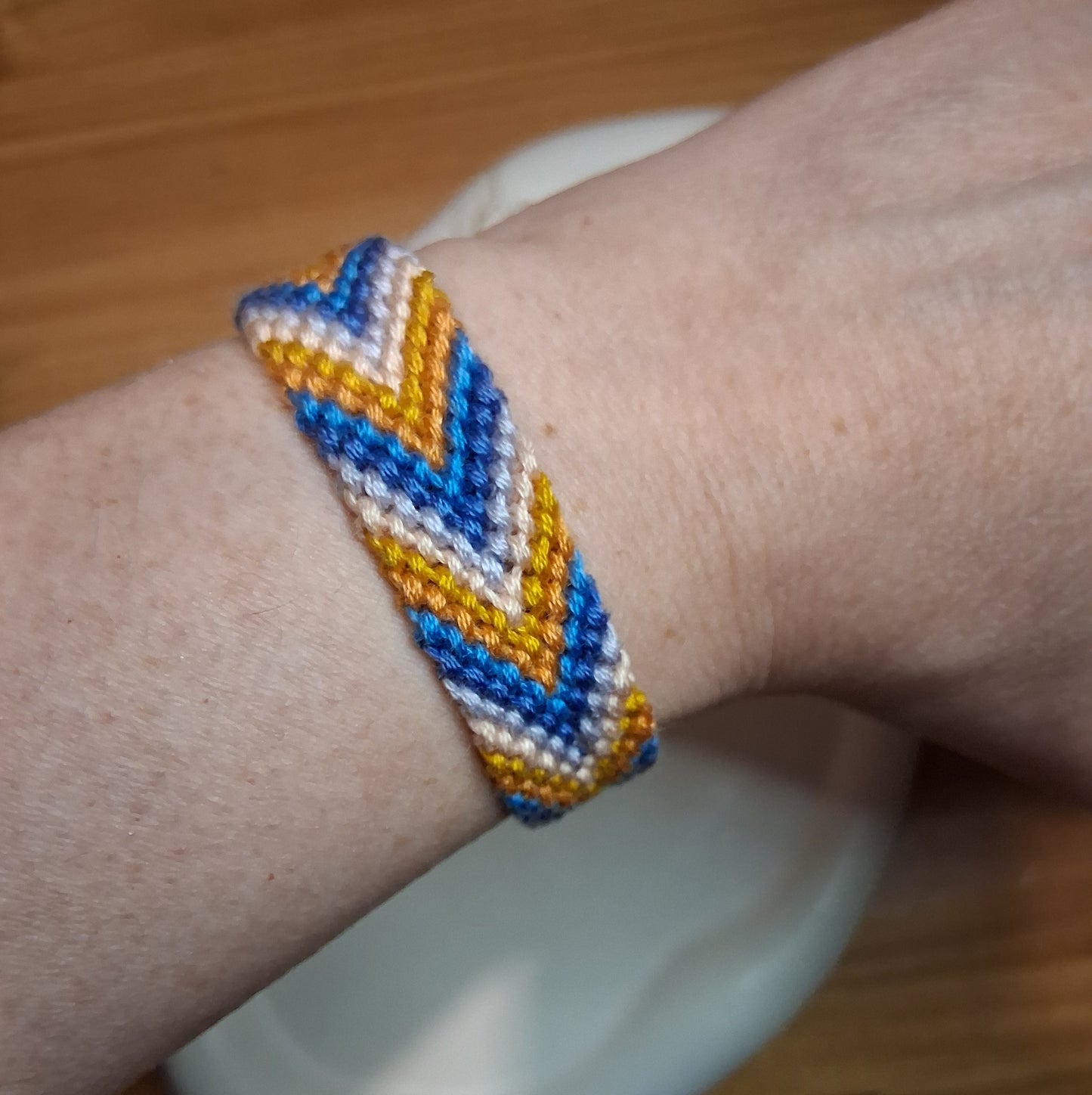 PT042 | Brazalete tejido ajustable en hilo de algodón diseño Chevron