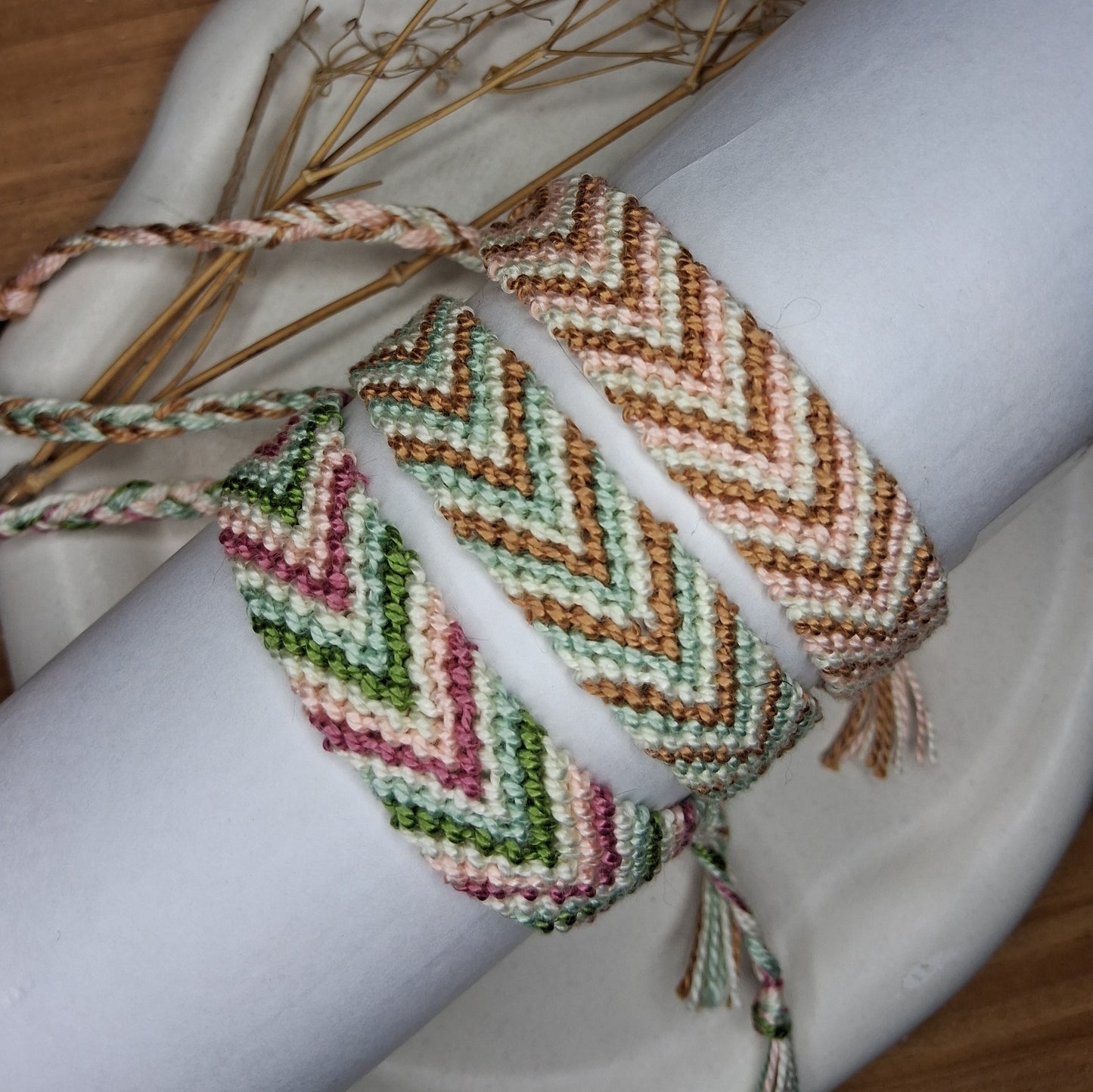 PT043 | Brazalete tejido ajustable en hilo de algodón diseño Chevron