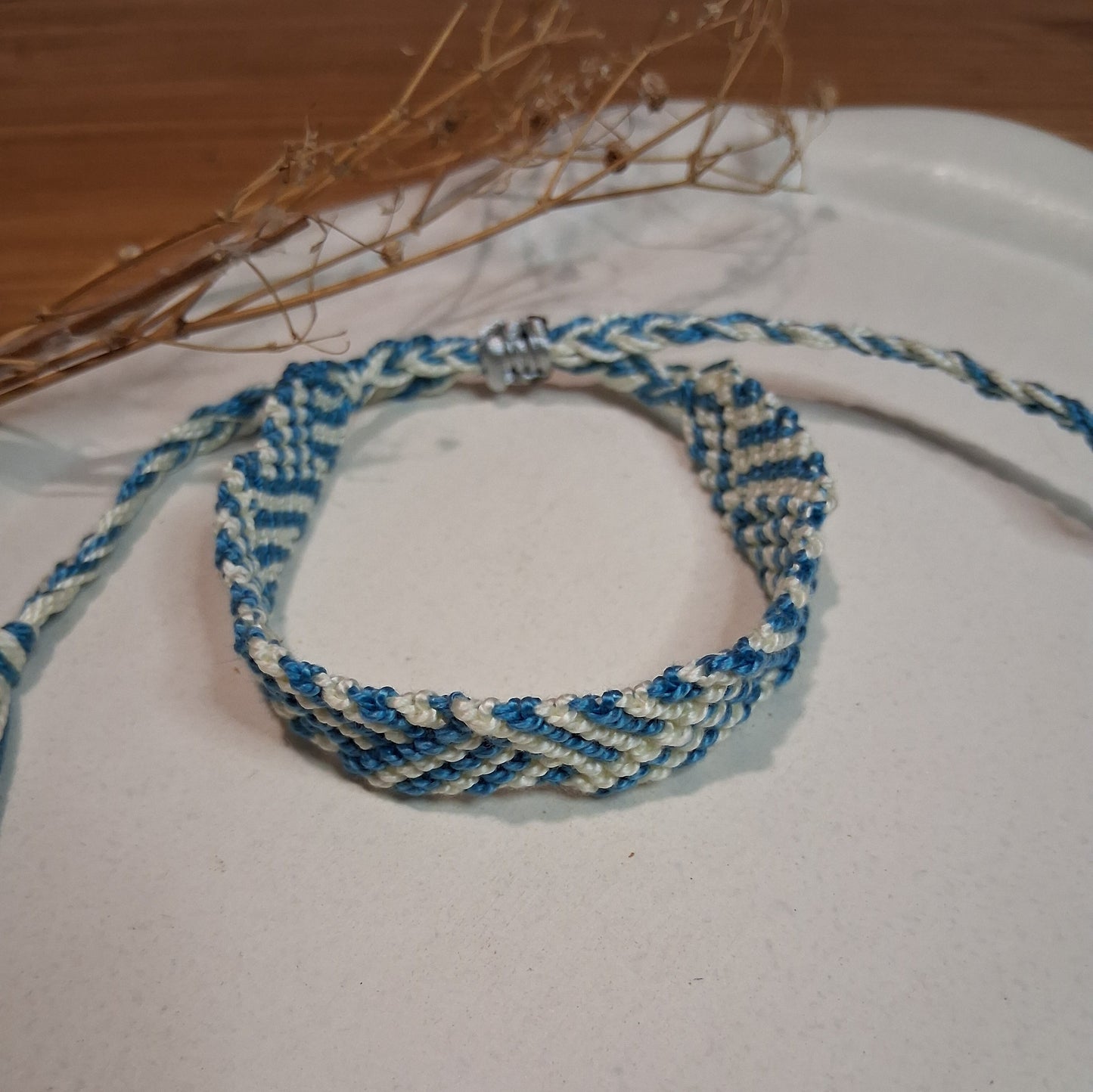 PT044 | Brazalete tejido ajustable en hilo de algodón diseño líneas entrelazadas