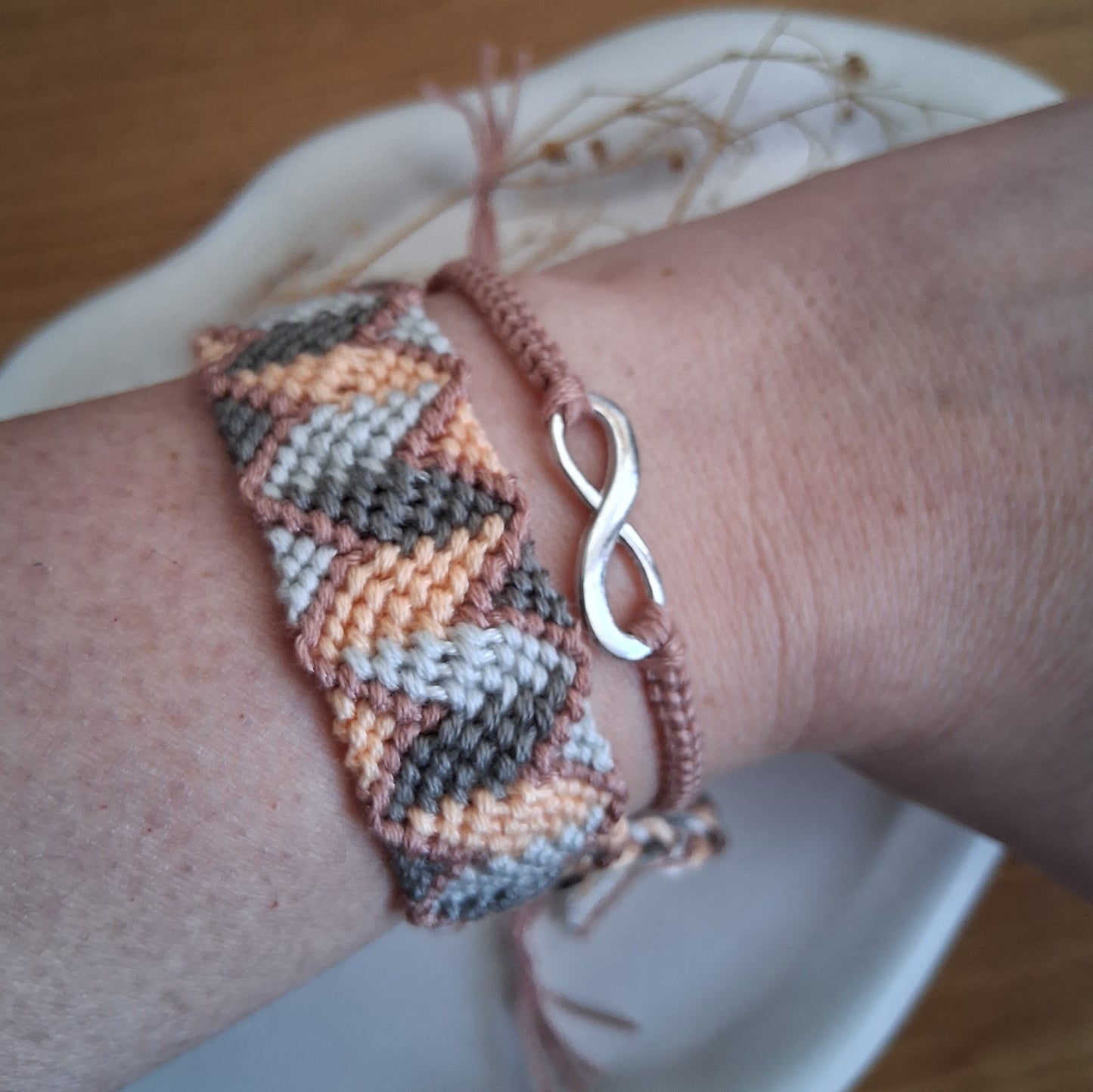 PT046 | Dúo de pulsera y brazalete ancho combinado ajustable en hilo de algodón