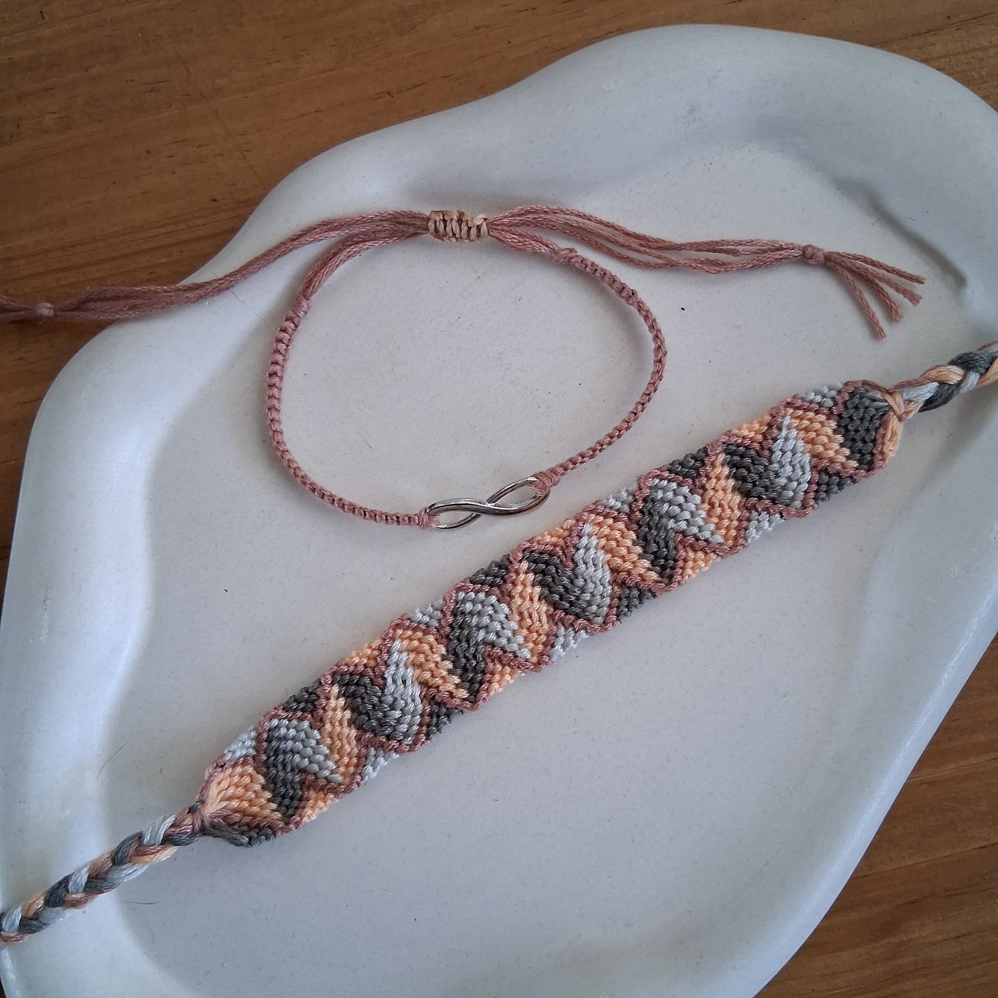 PT046 | Dúo de pulsera y brazalete ancho combinado ajustable en hilo de algodón