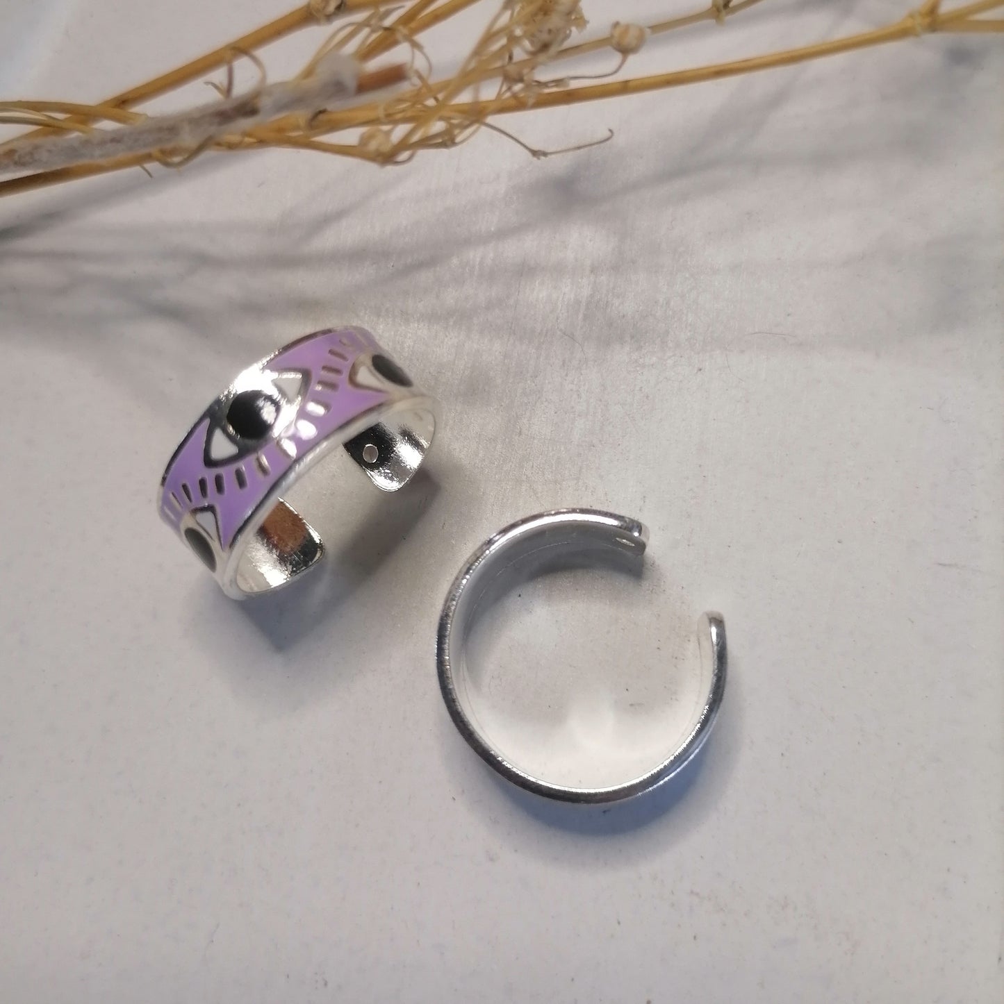 RQ025 | Anillo en acero blanco regulable esmaltado ojo protector