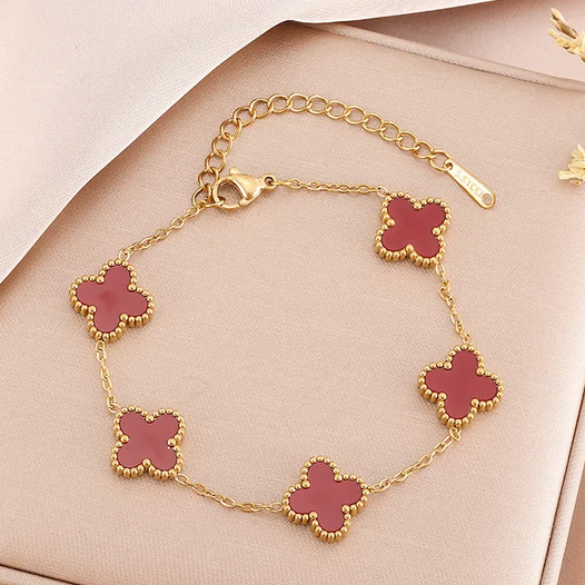 PD015 | Pulsera acero dorado tréboles de cuatro hojas esmaltado rojo vino