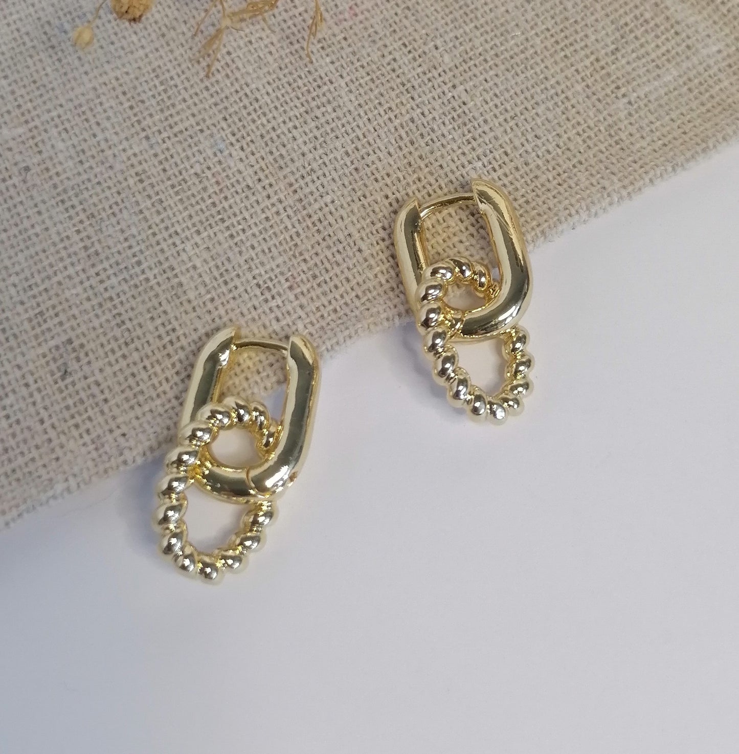 AD021 | Aros eslabones liso y torneado enchapados en oro
