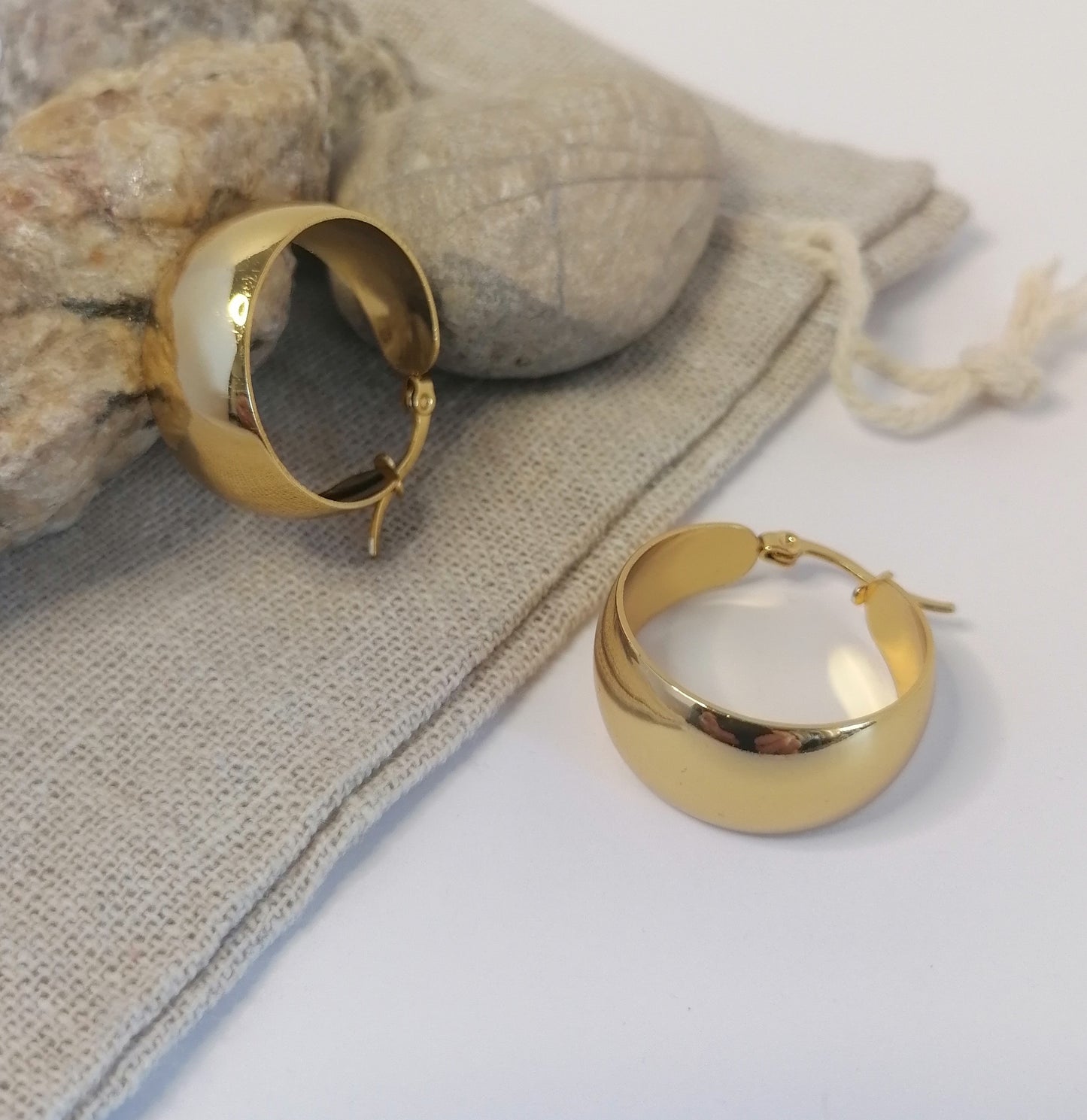AD024 | Aros anchos en acero dorado
