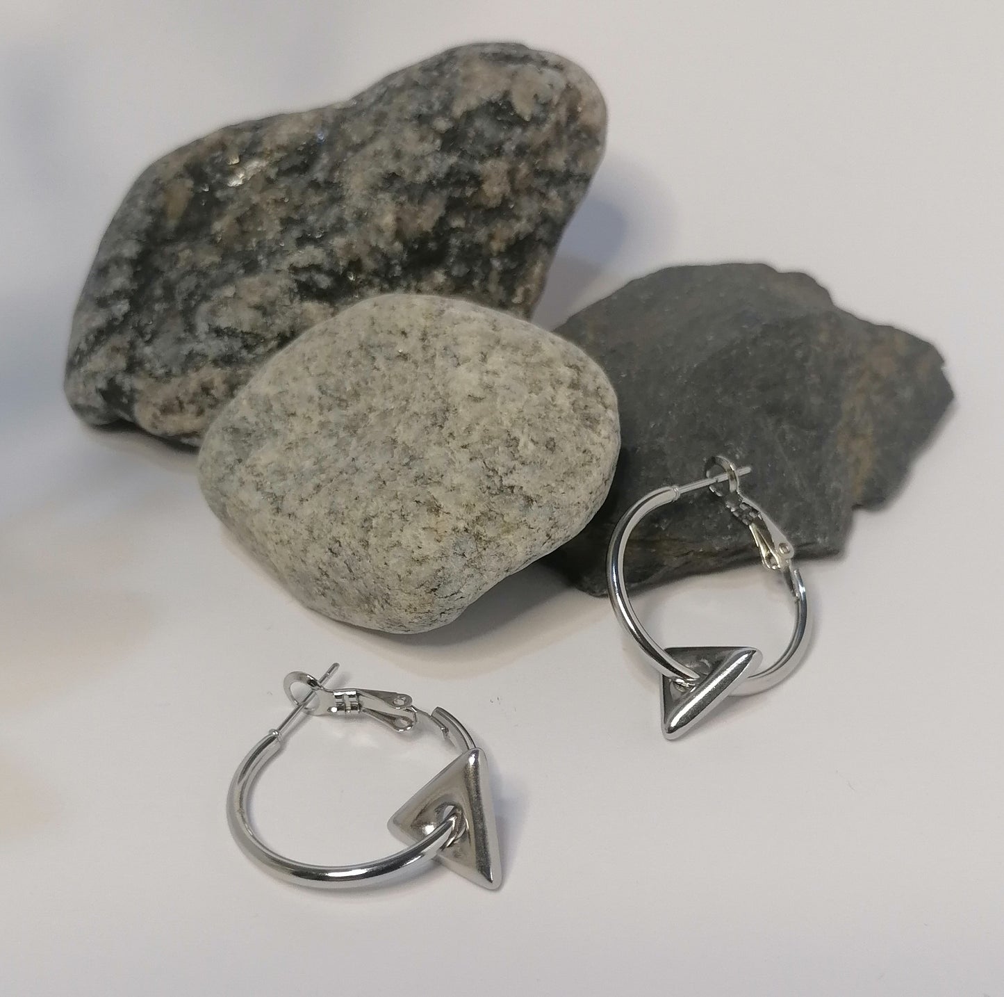 AQ002 | Aros en acero inoxidable con triángulo