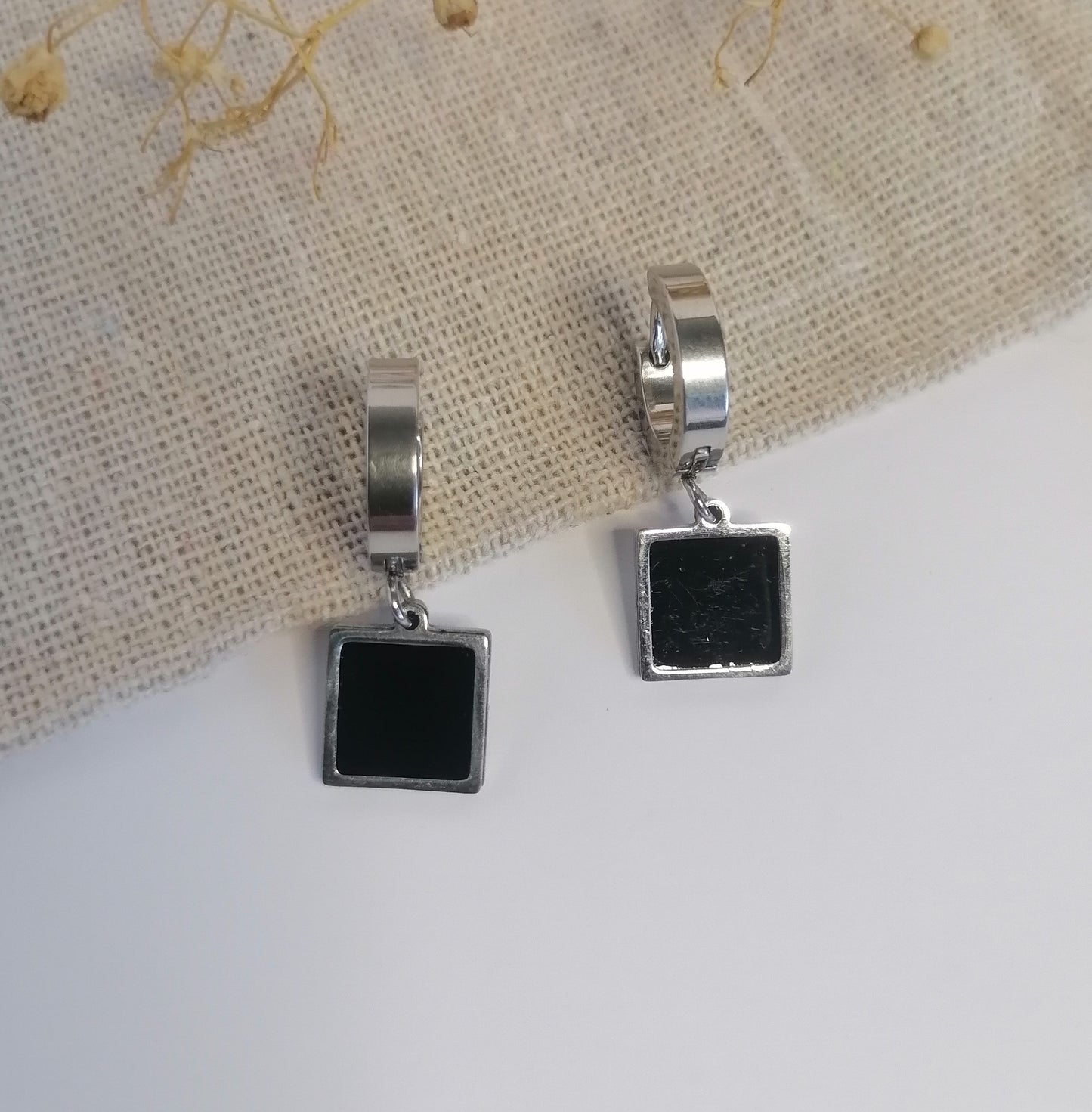AQ023 | Aros colgante cuadrado en acero inoxidable y esmaltado negro