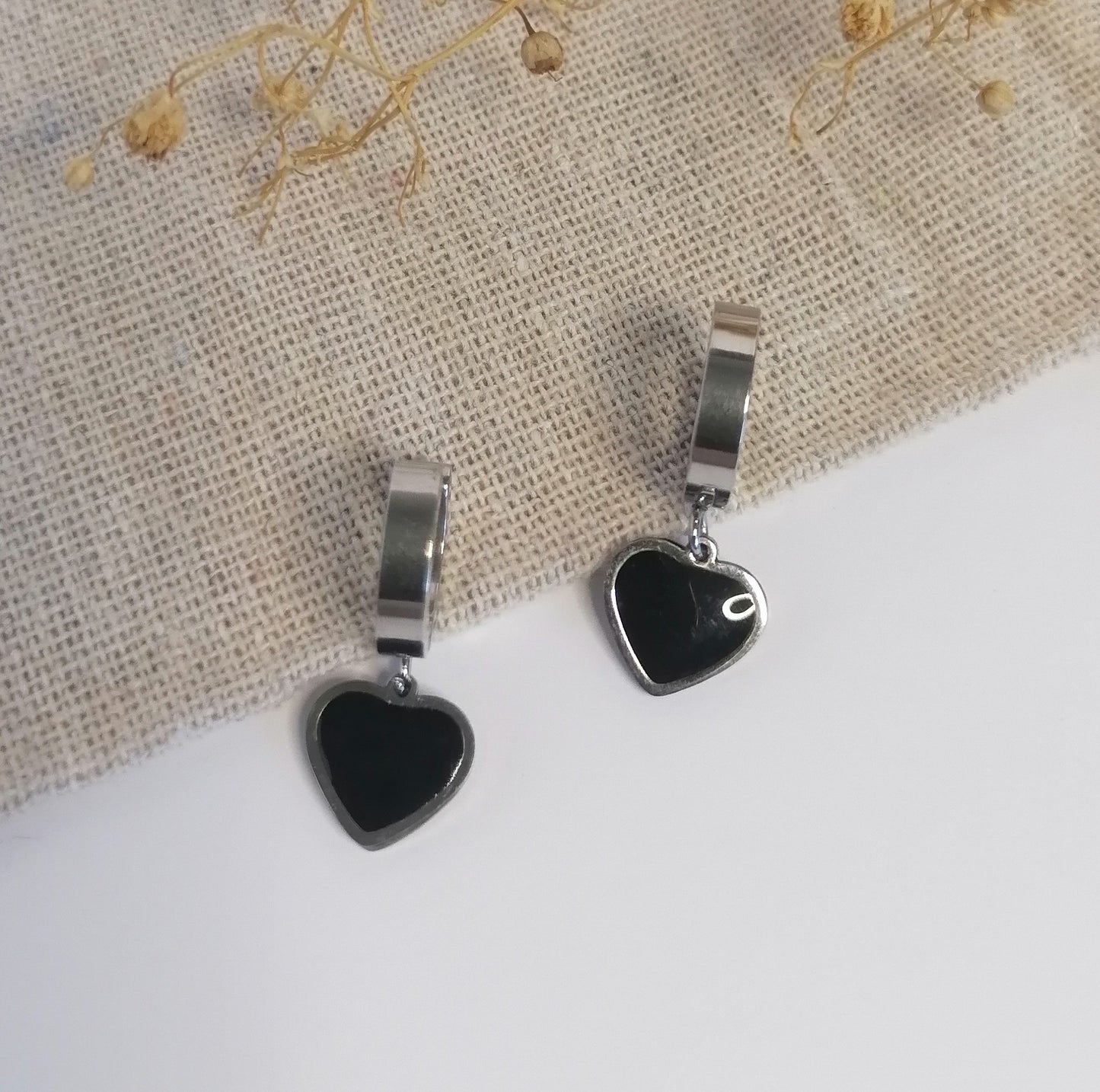 AQ024 | Aros colgante luna en acero inoxidable y esmaltado negro