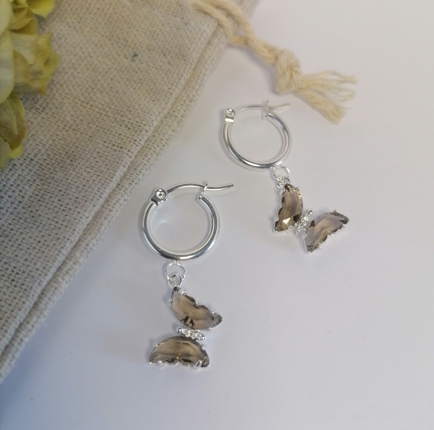 AQ032 | Aros mariposa en acero blanco