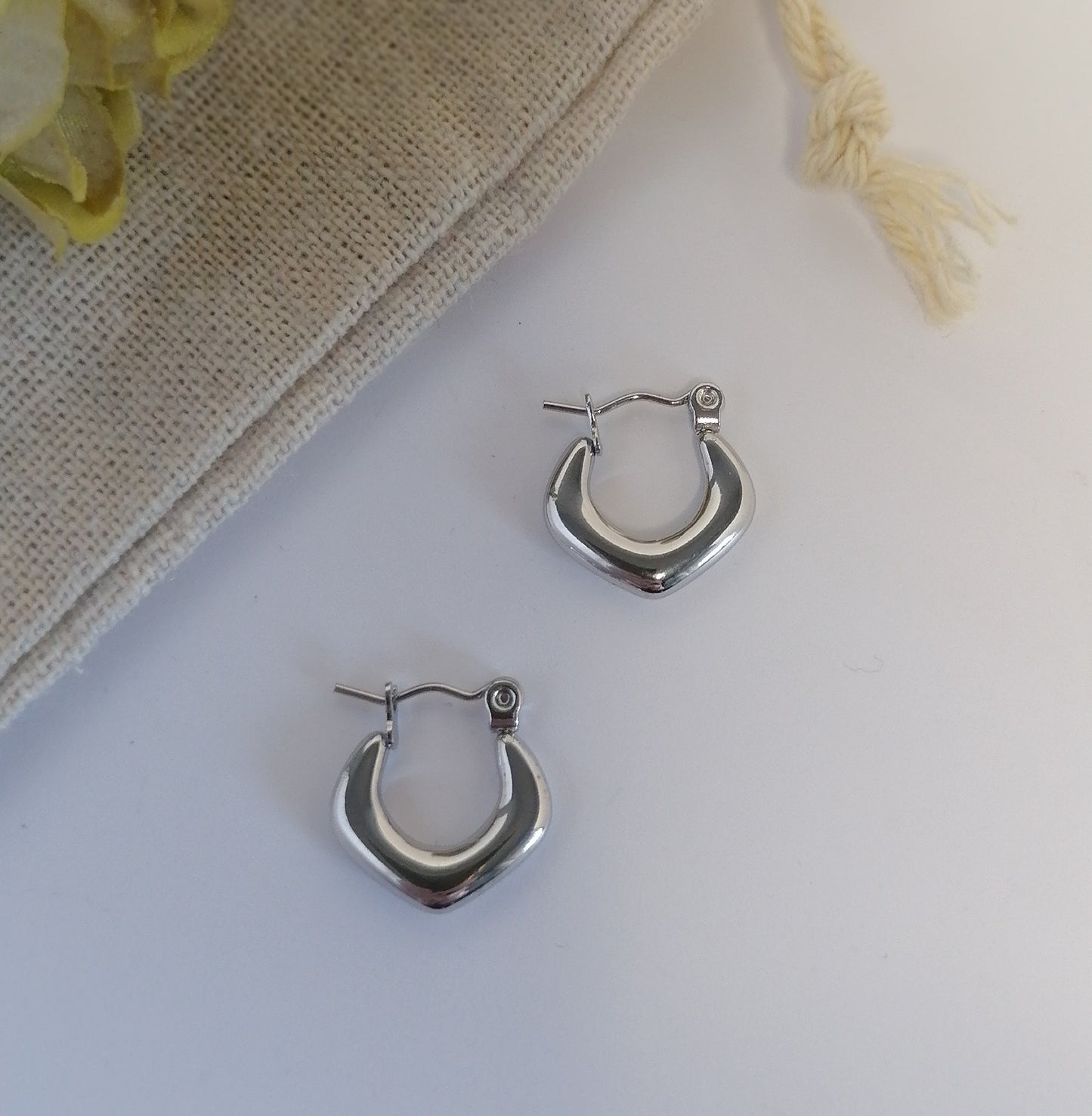 AQ035 | Aros rombo en acero inoxidable