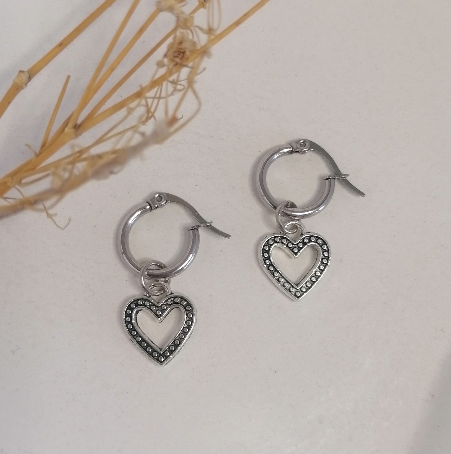 AQ042 | Aros corazones calados en acero inoxidable