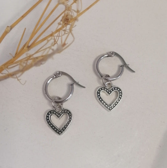 AQ042 | Aros corazones calados en acero inoxidable