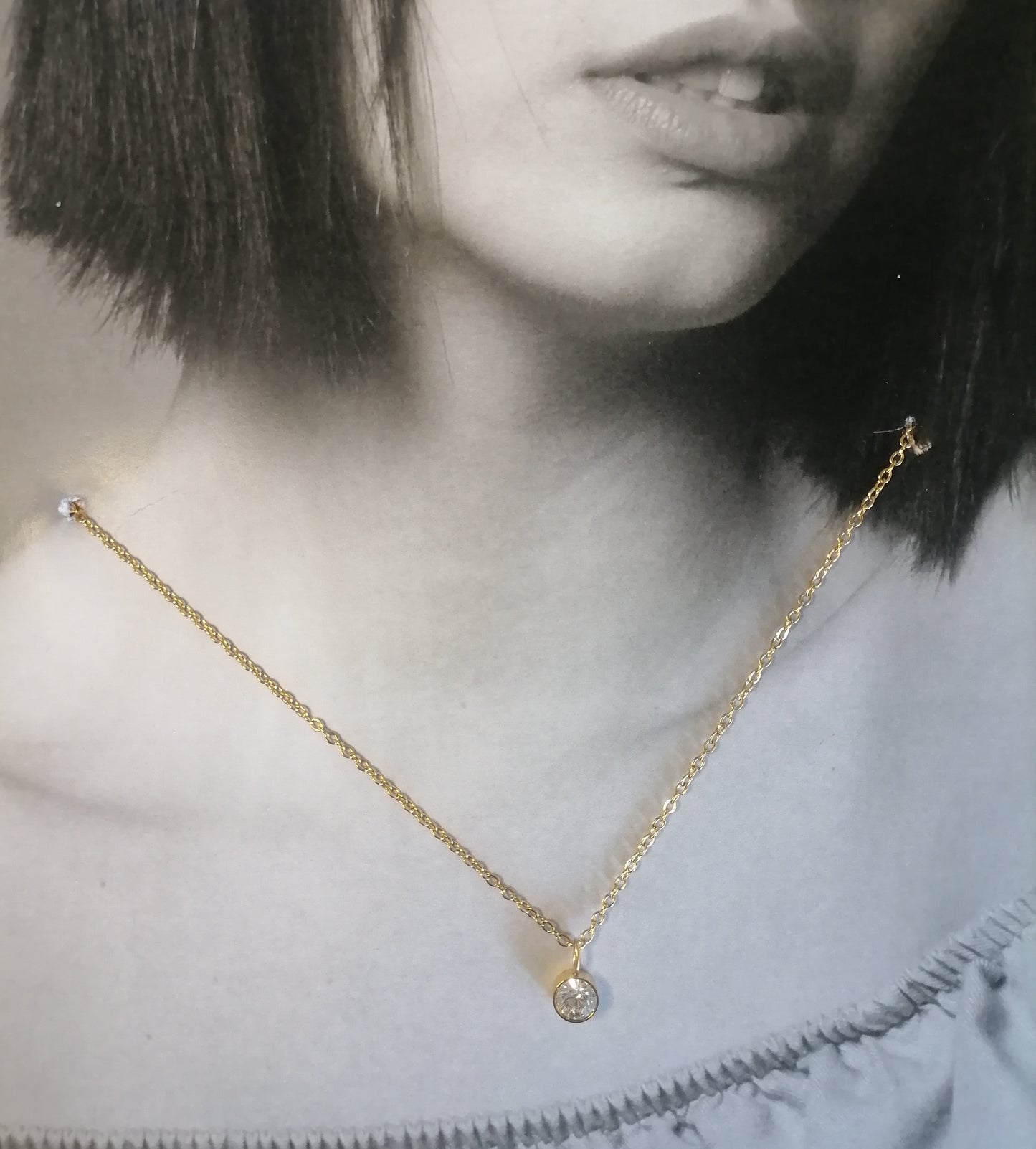 CD009 | Collar punto de luz en acero dorado