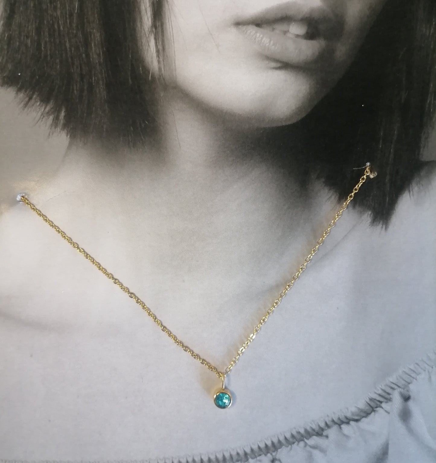 CD009 | Collar punto de luz en acero dorado
