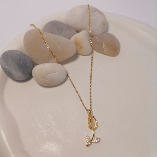 CD015 | Cadena tulipán en acero dorado y circonias