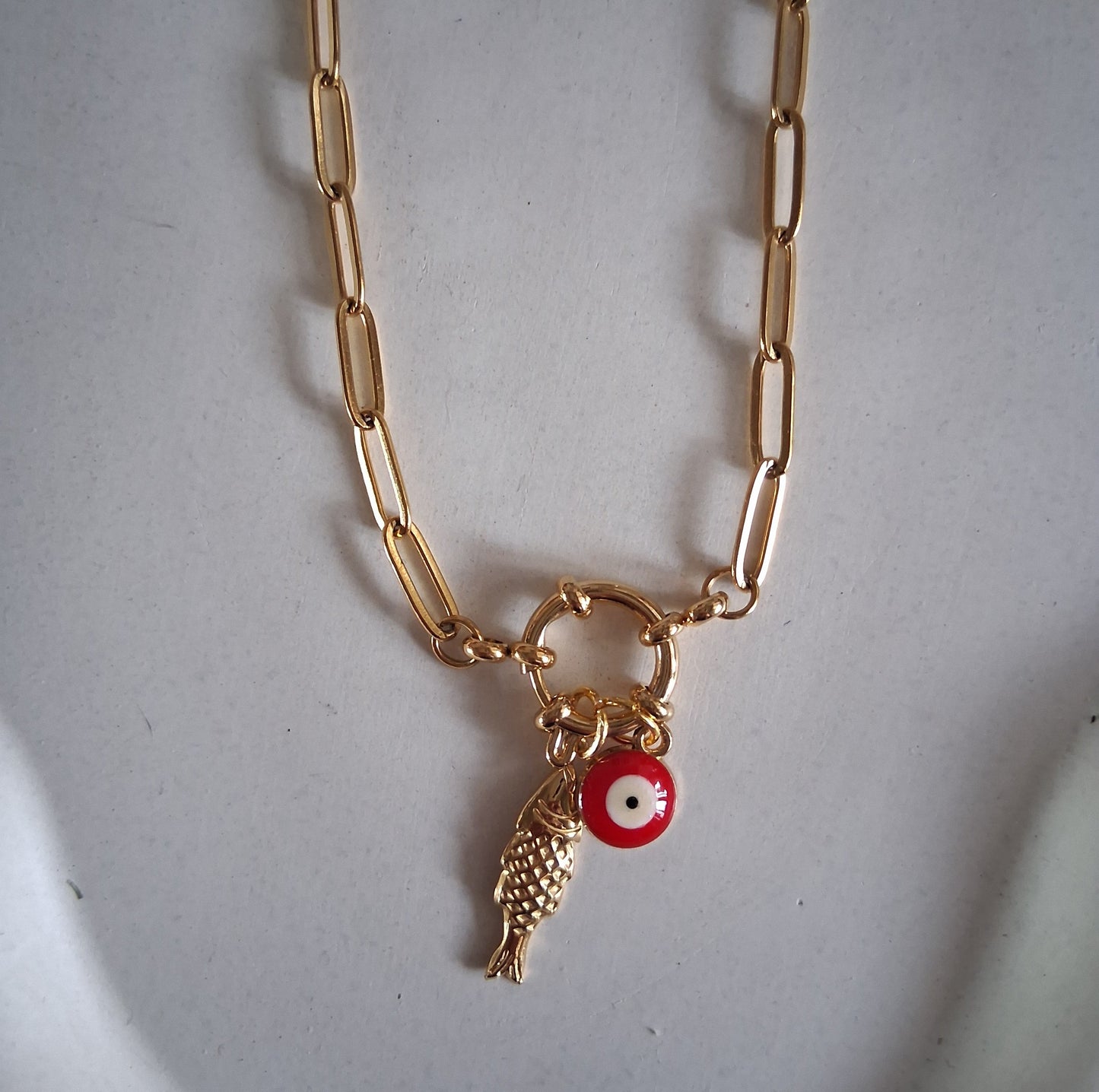 CD032 | Cadena en acero dorado con cierre marinero con dos dijes