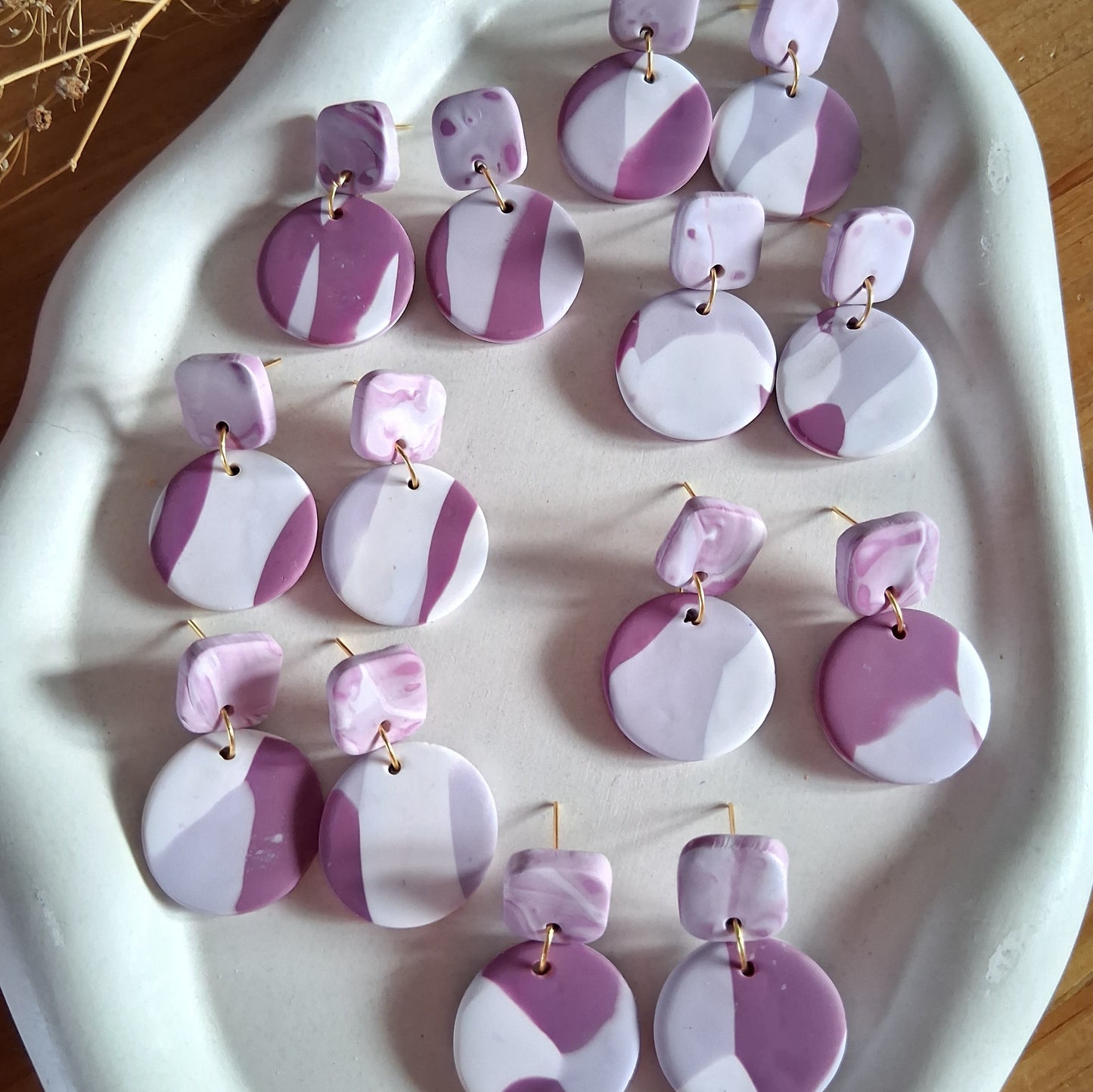 CL009 | Caravanas Elena - Malva, lila y blanco